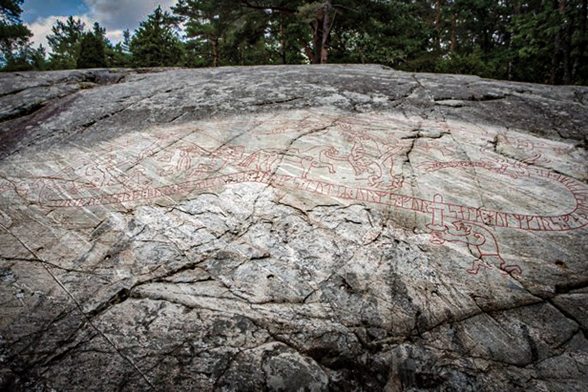 sten häller med runristning