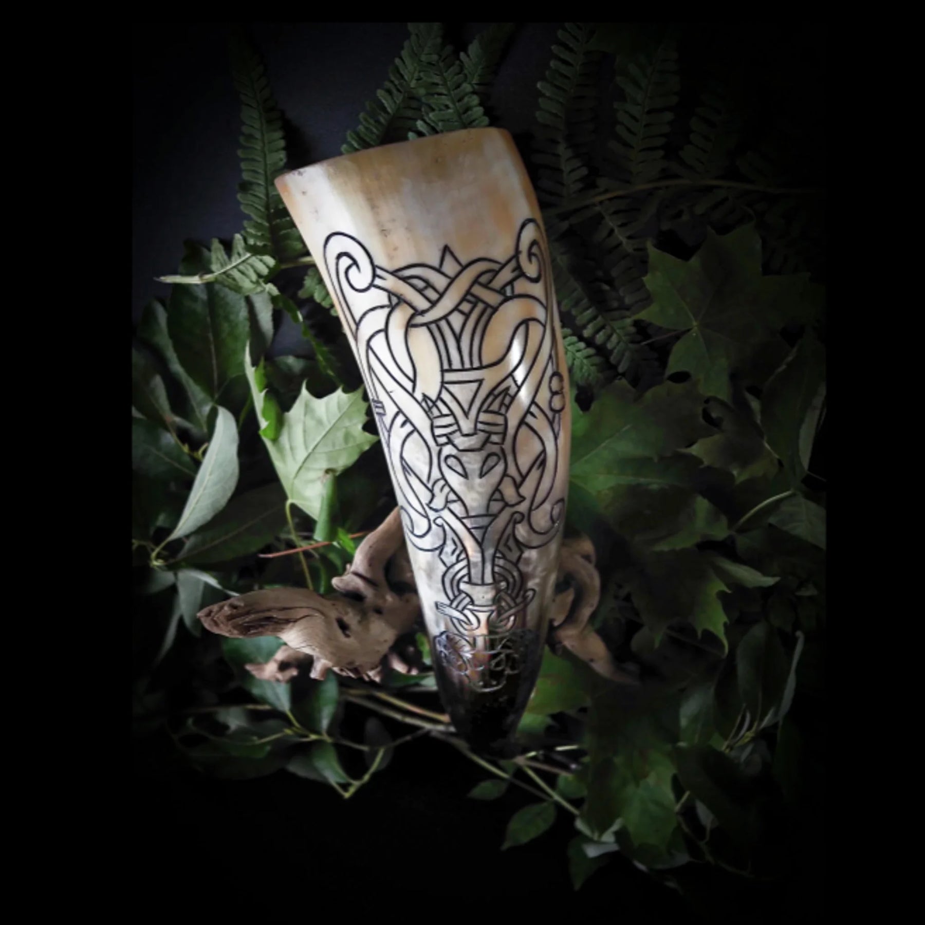 Engraved horn, Ram