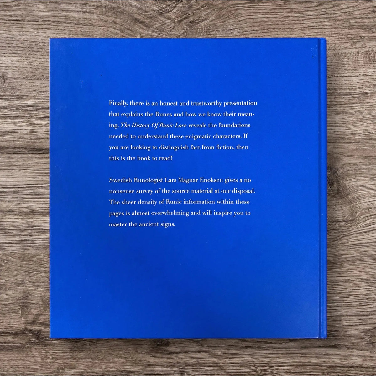 Bokbaksi The History Of Runic Lore med runisk tradition.