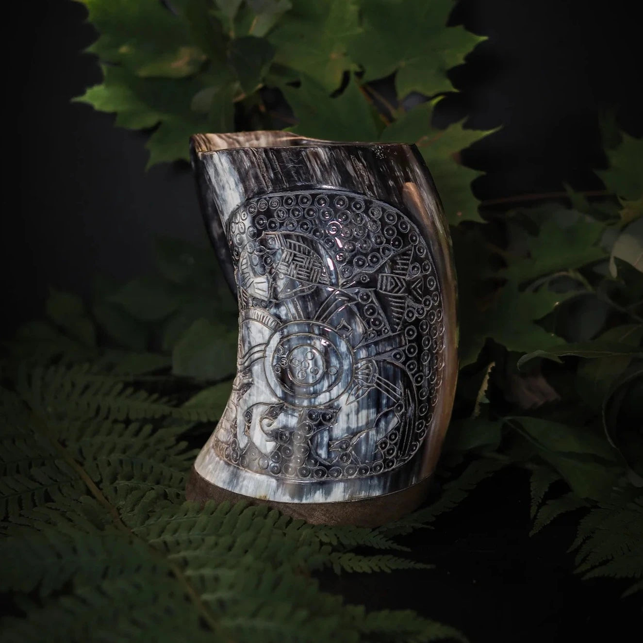 Handsnidad hornmugg, Odin till häst, Nordlys viking, ölkrus