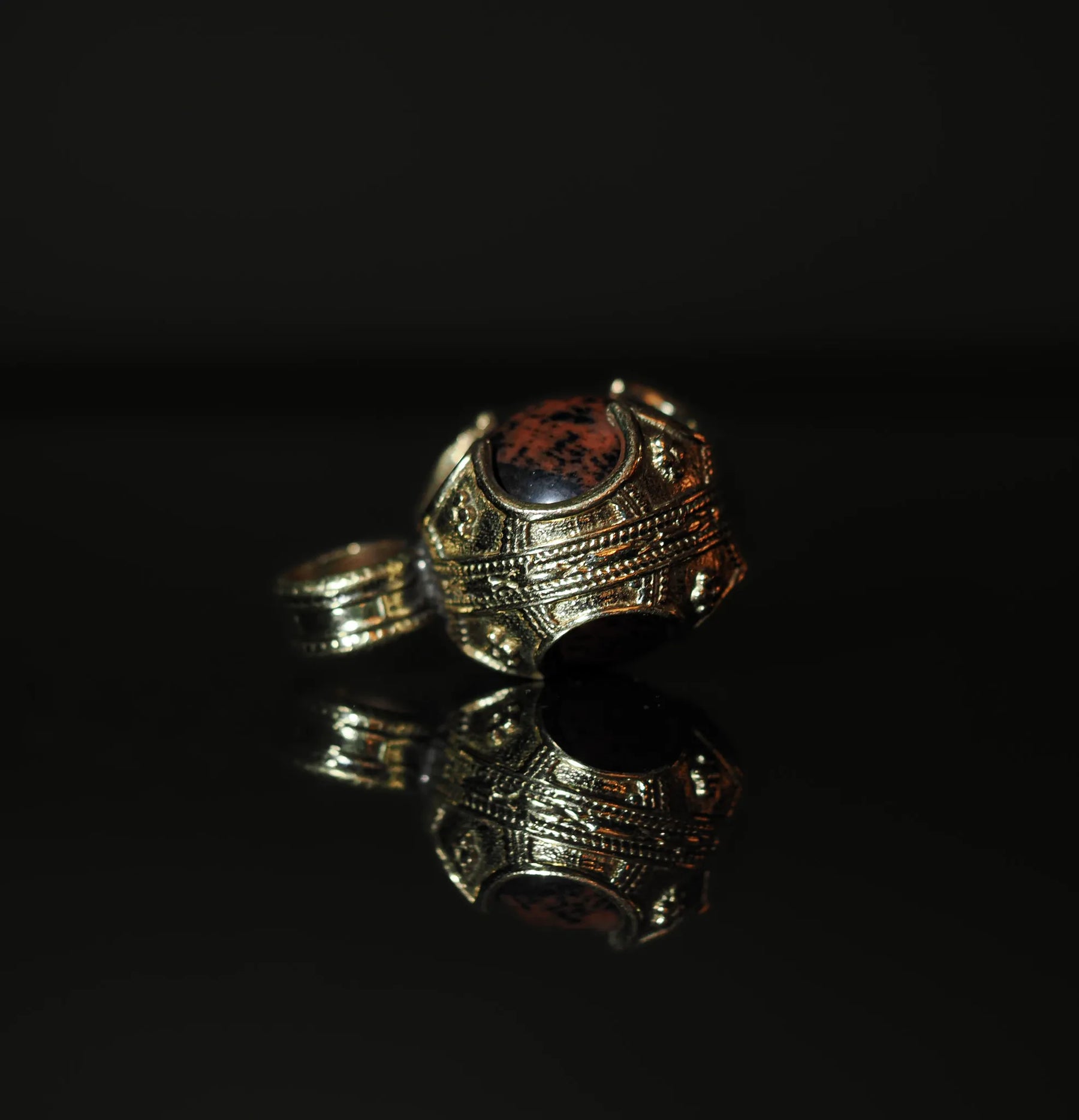 Gotlandshänge, Mahogny Obsidian
