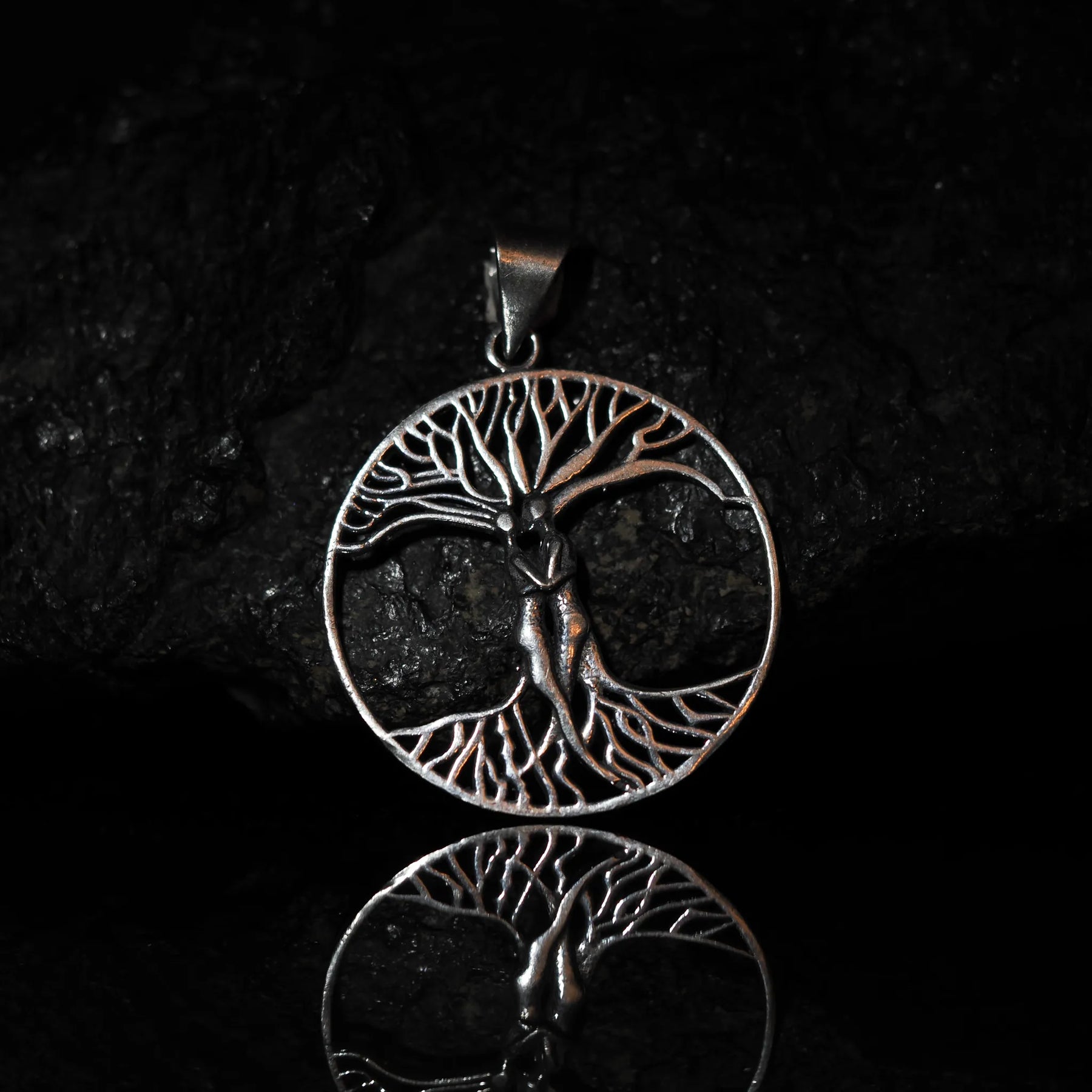 Amulet, Ask and Embla from the tree of life, large.