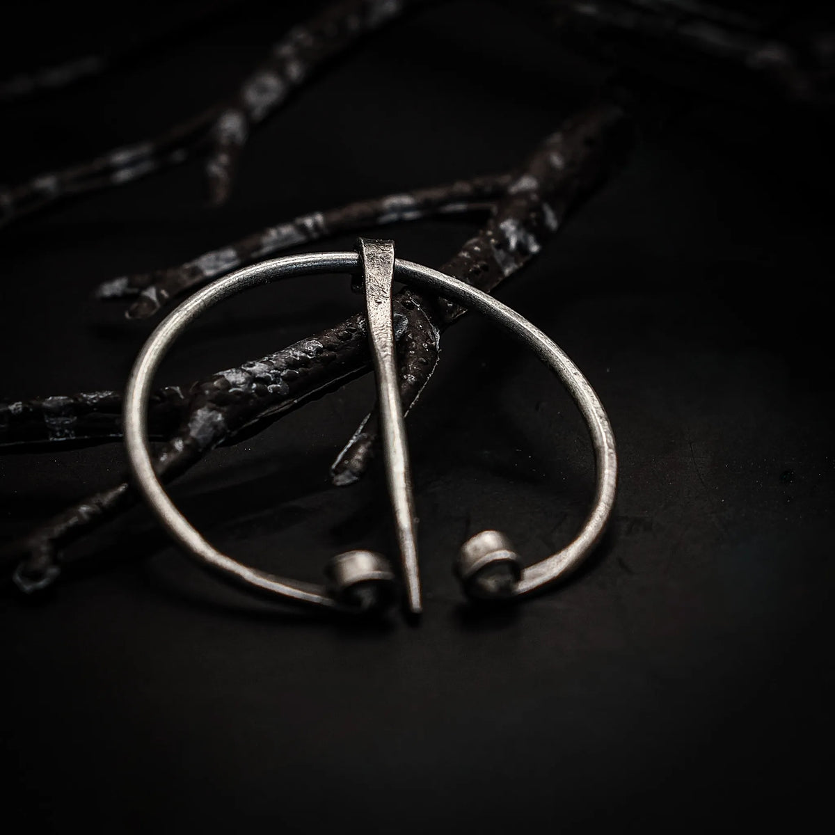 Ring brooch, large in steel