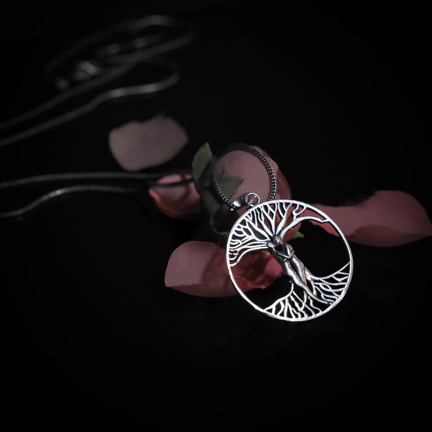 Amulet, Ask and Embla from the tree of life, large.