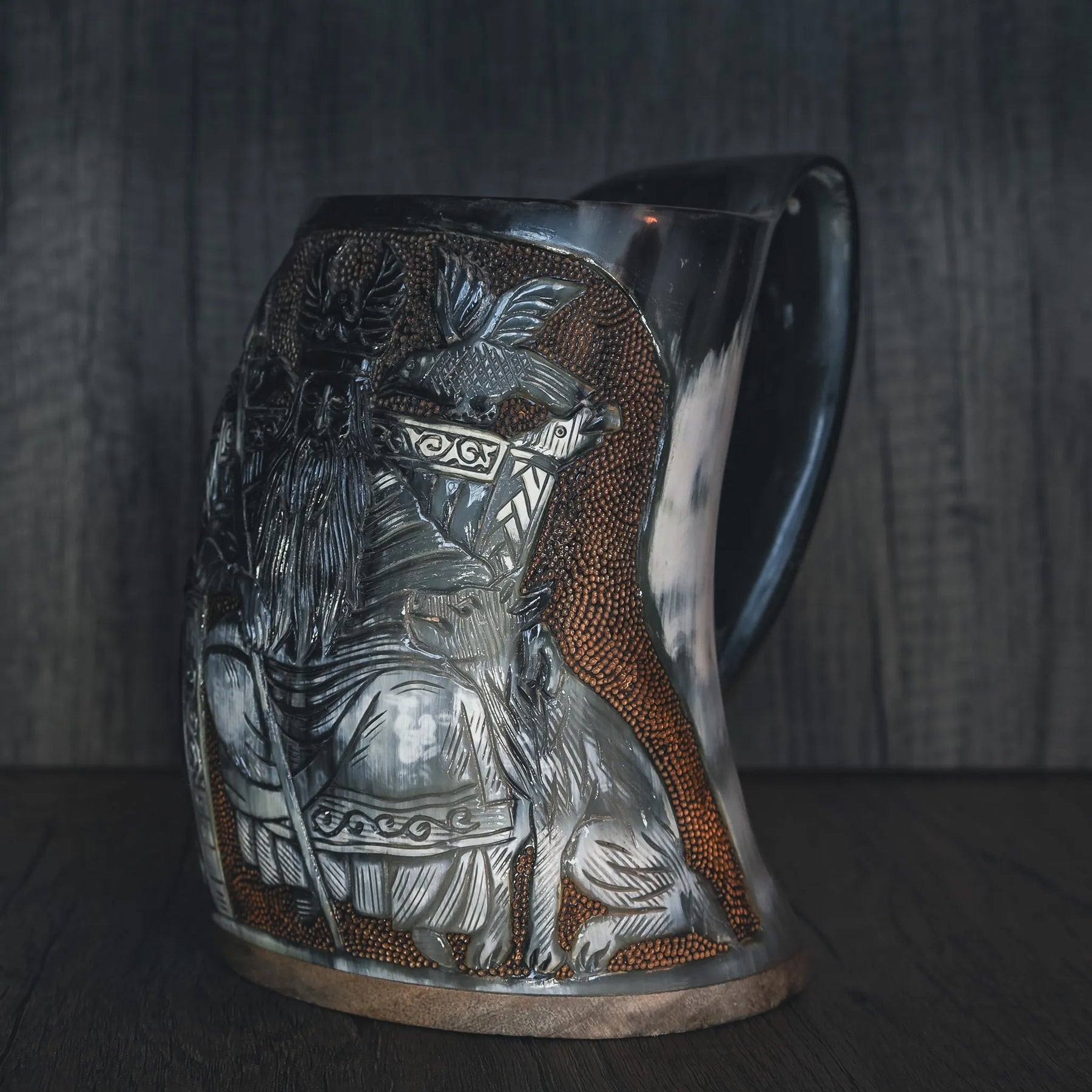 Handsnidad hornmugg, Allfader Oden
