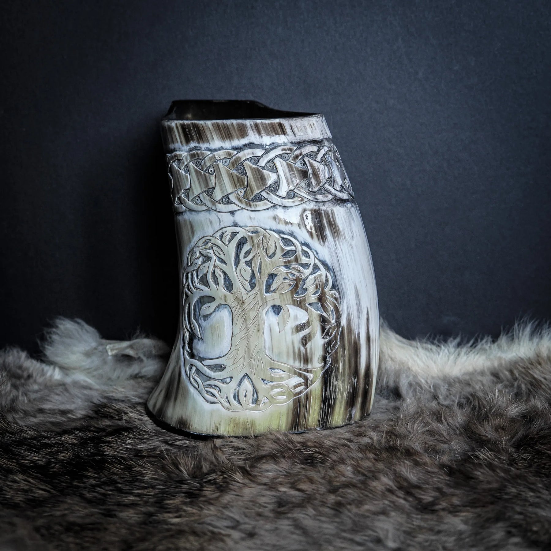 Handsnidad hornmugg, Livets träd
