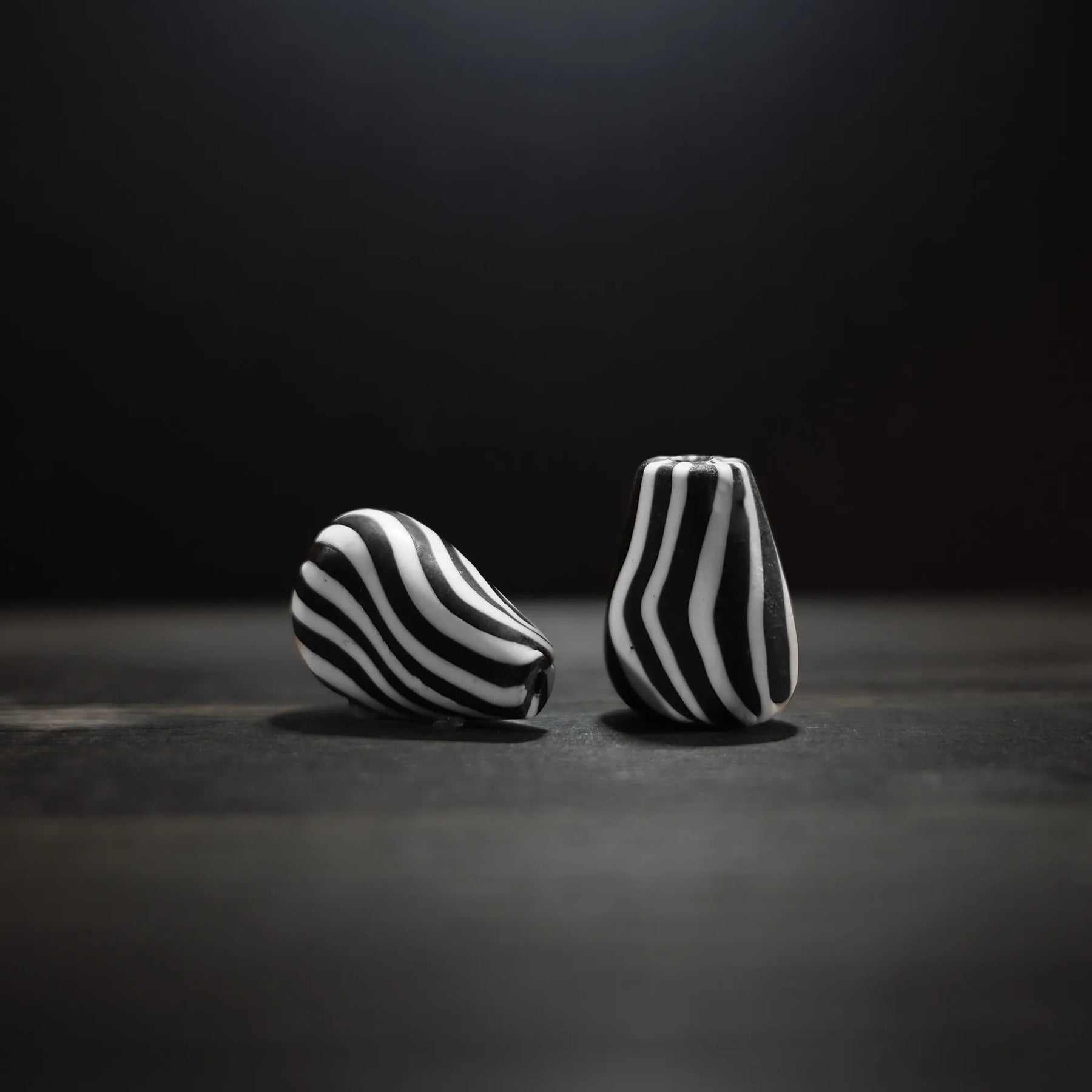 Zebra-striped glass bead