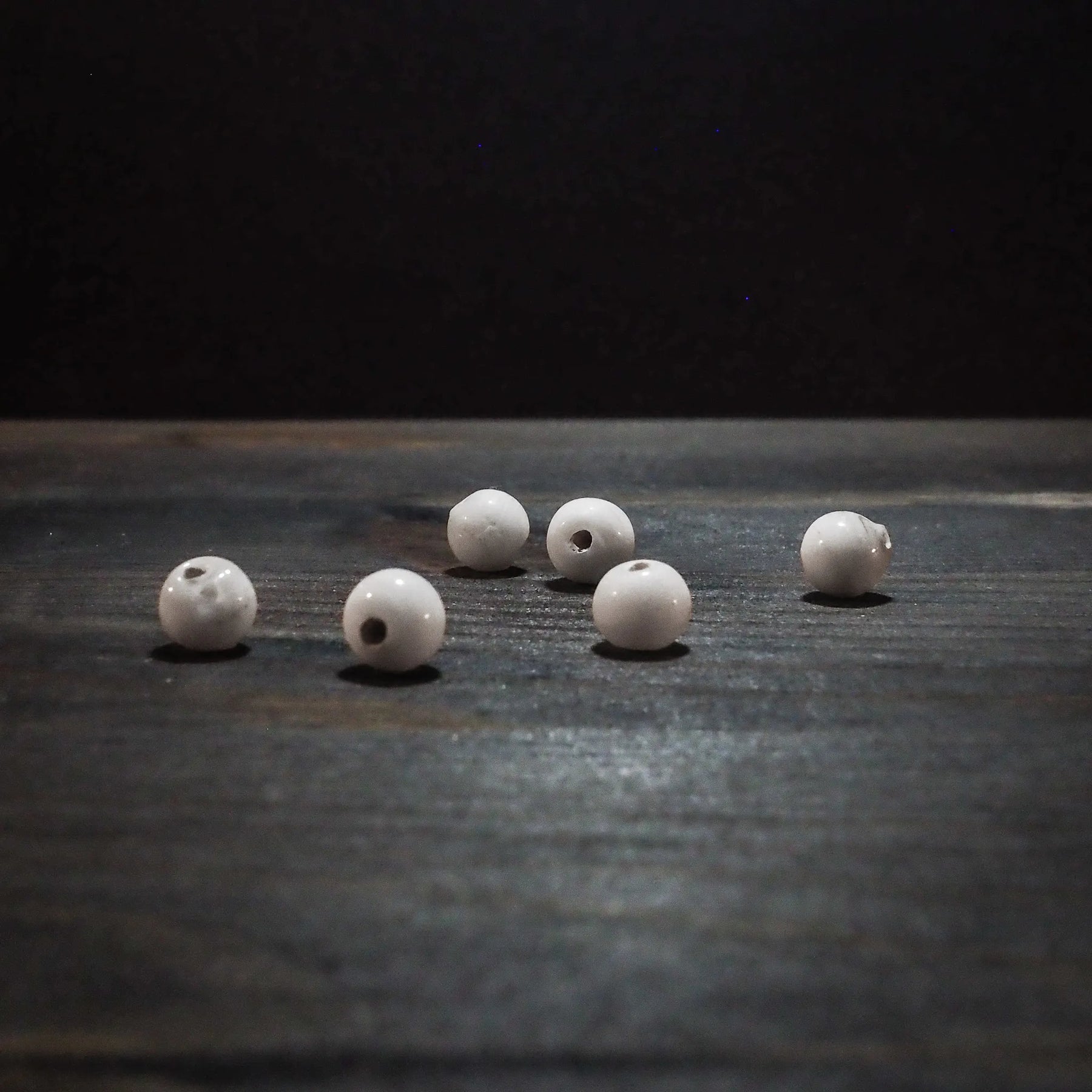 White glass bead