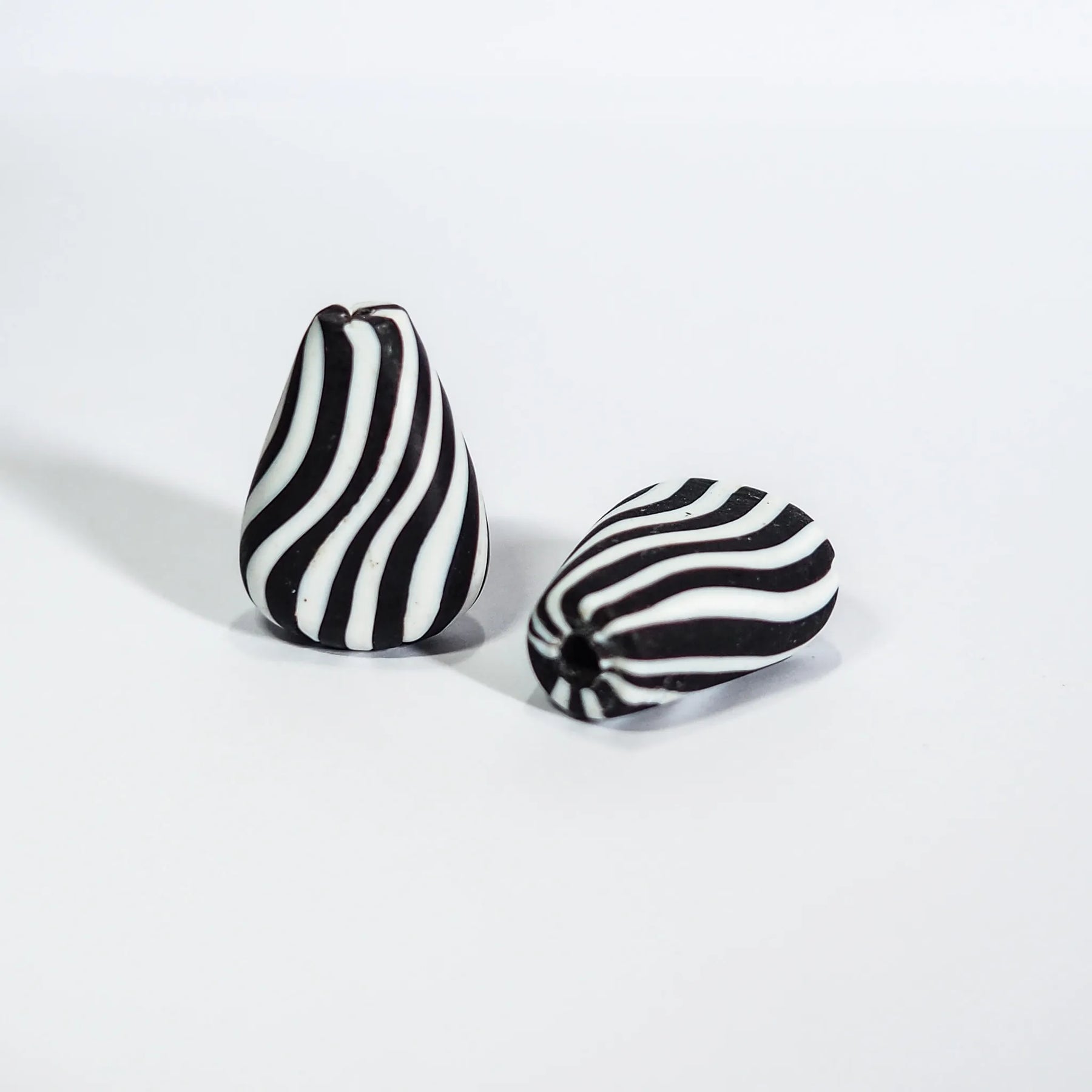 Zebra-striped glass bead