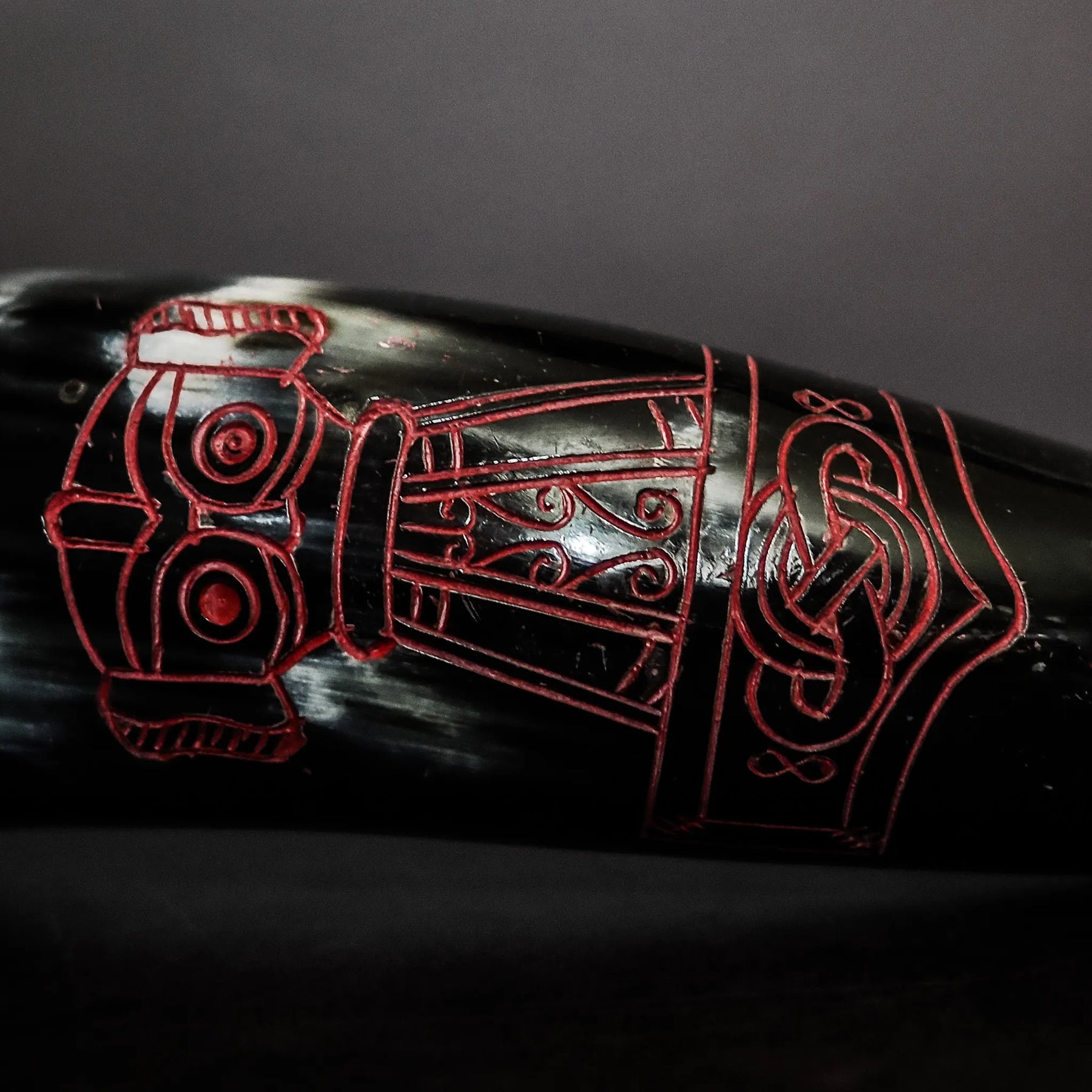 Drinking horn with raven and engraving. about 250 ml