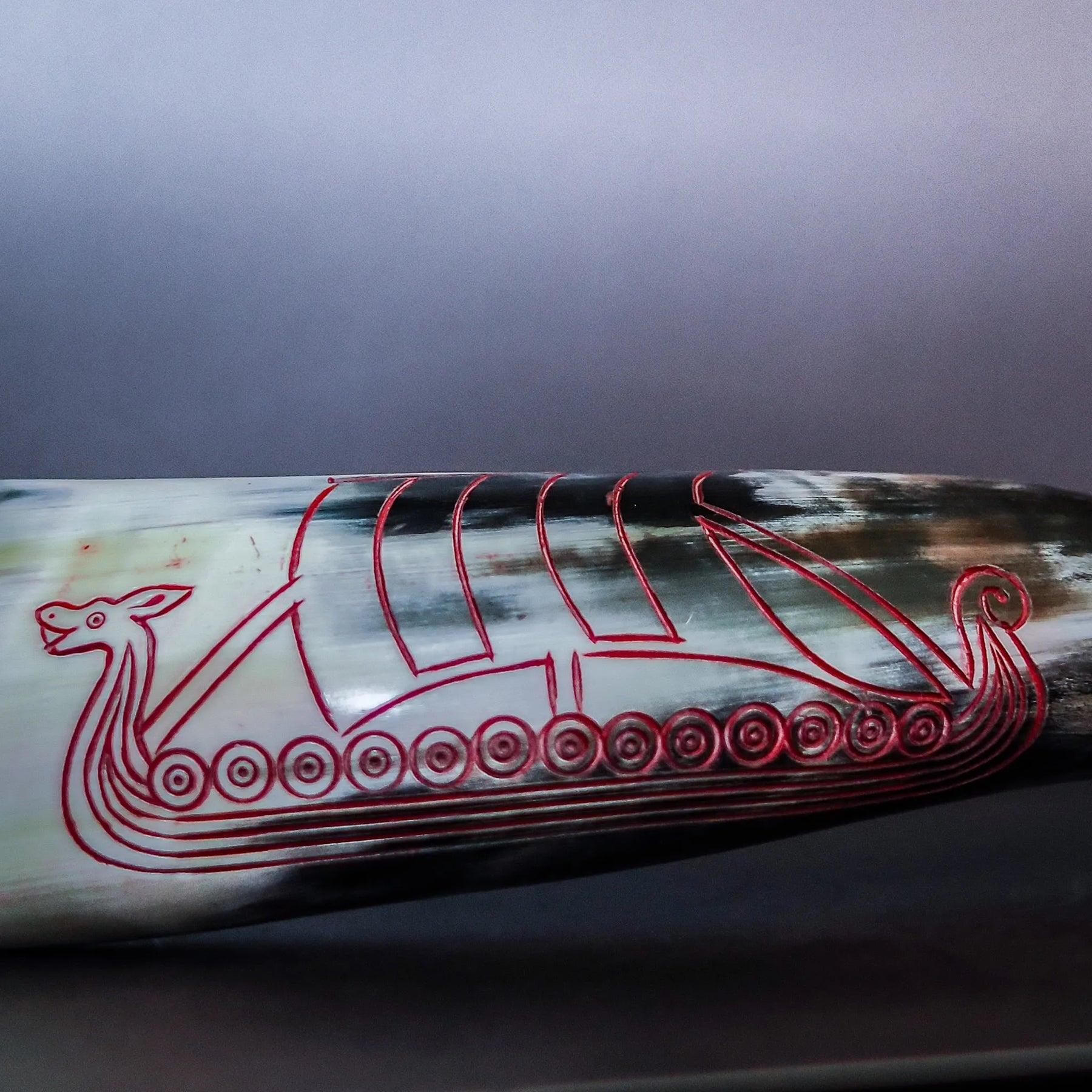Drinking horn with raven and engraving. about 250 ml