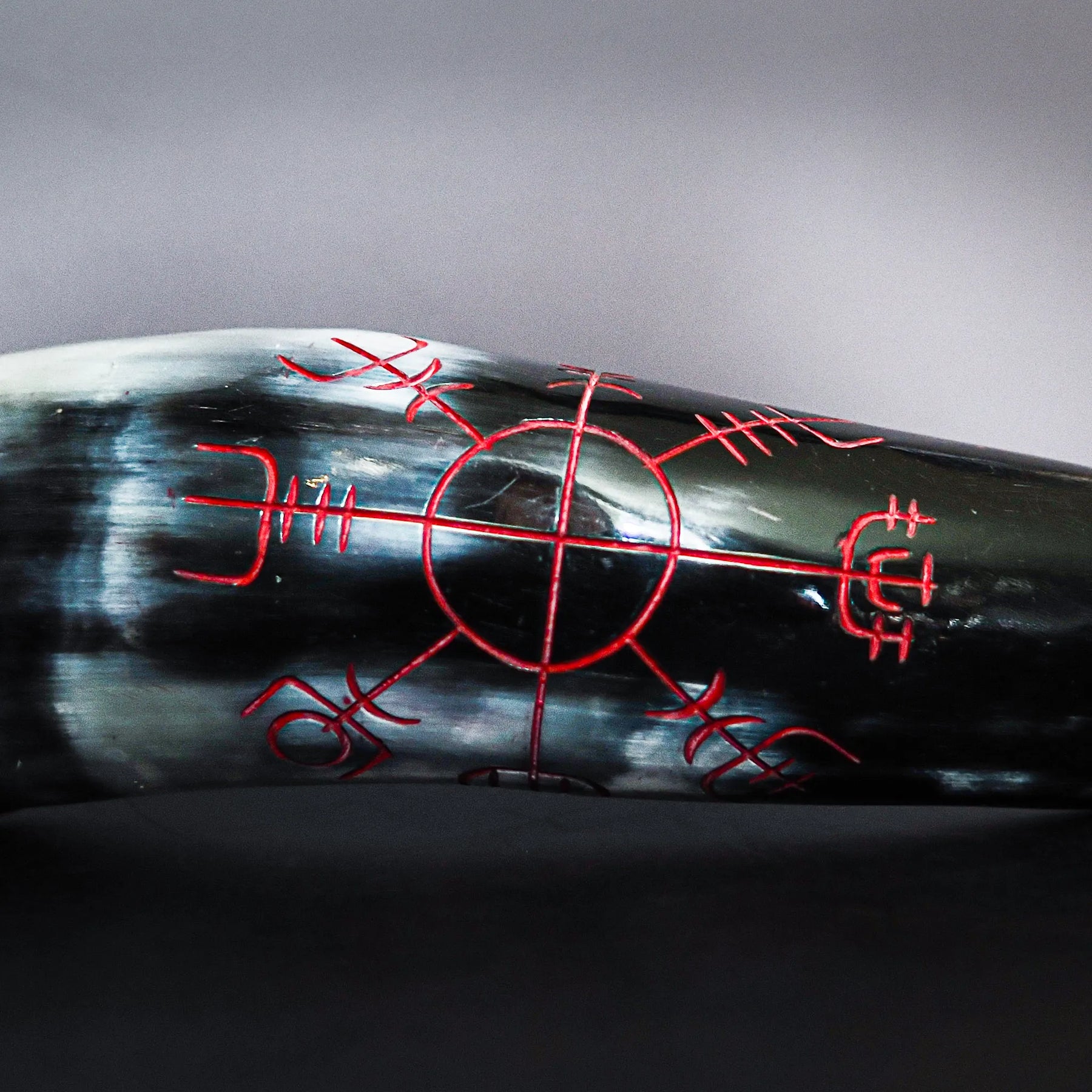 Drinking horn with raven and engraving. about 250 ml