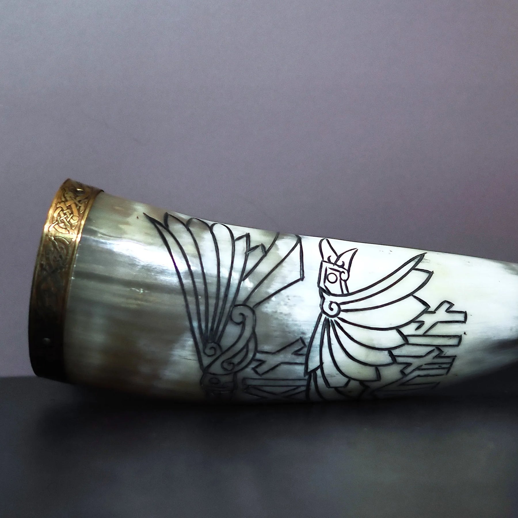 Drinking horn with raven and engraving. about 250 ml