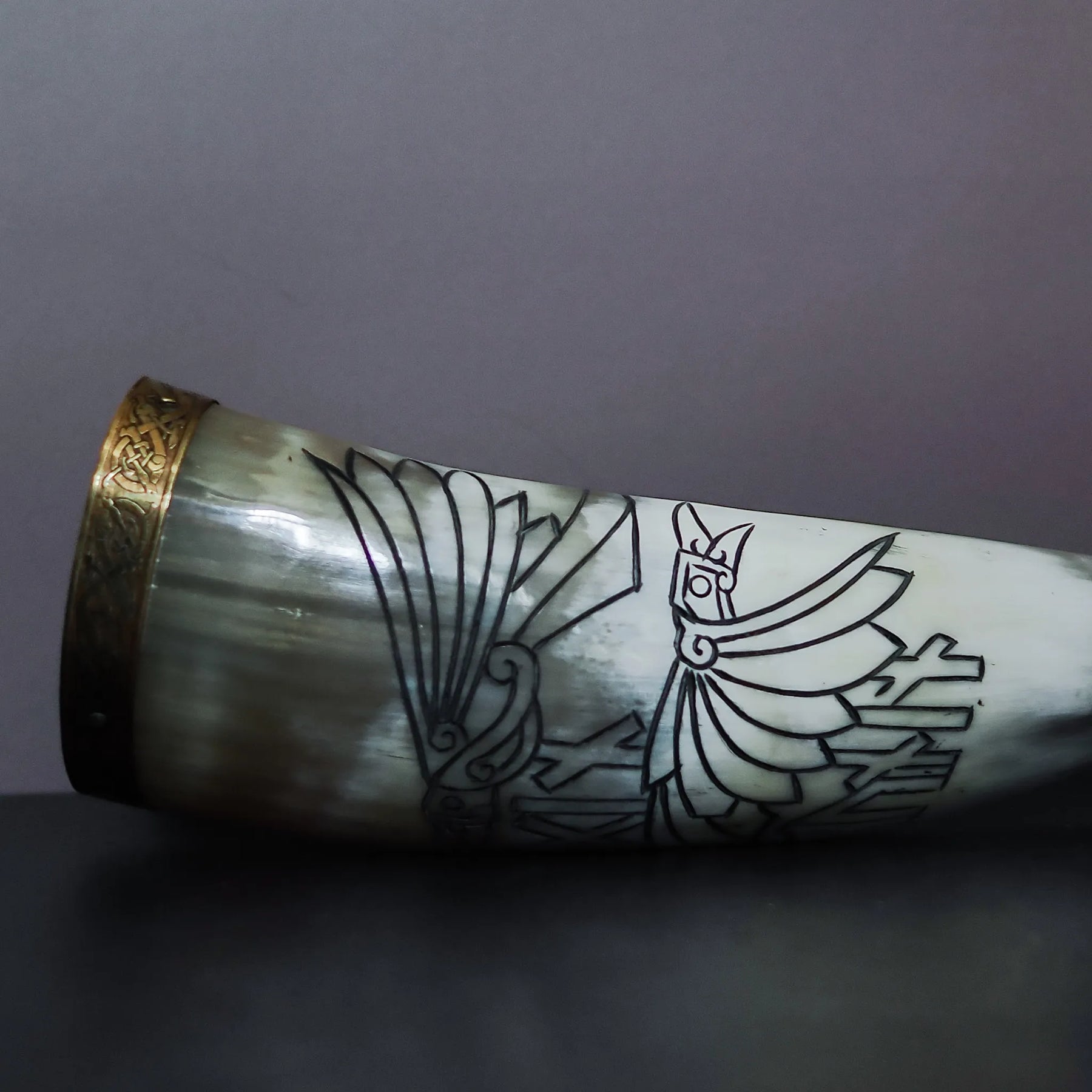 Drinking horn with raven and engraving. about 250 ml