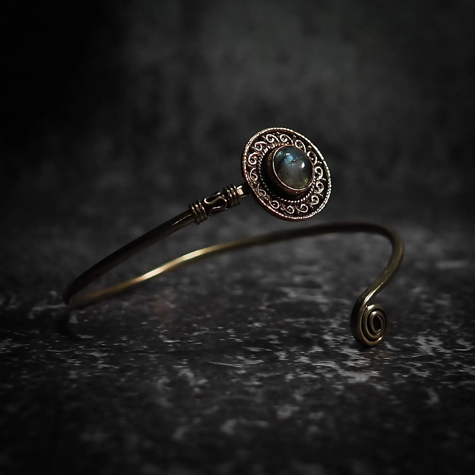 Bracelet Shield, with semi-precious stone