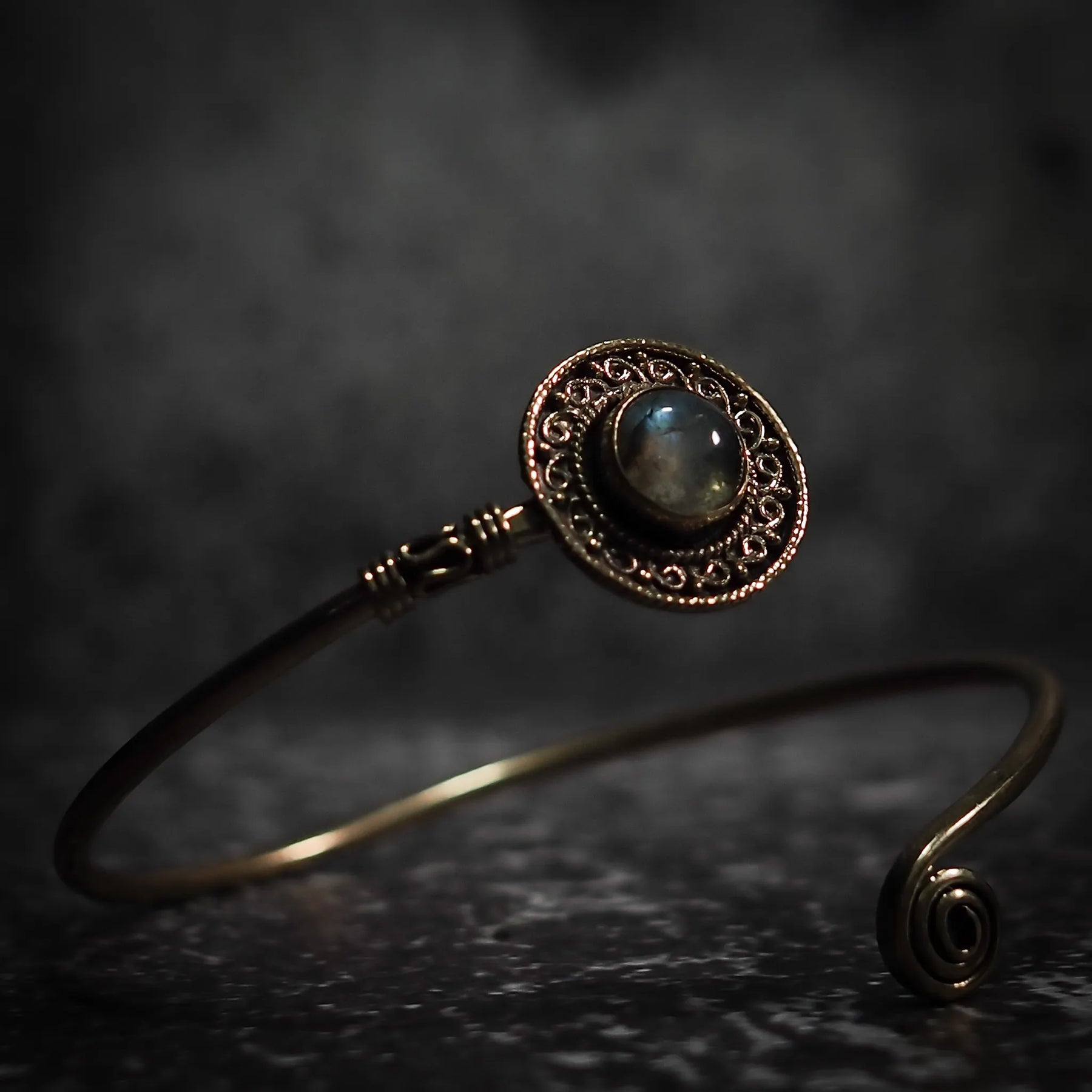 Bracelet Shield, with semi-precious stone