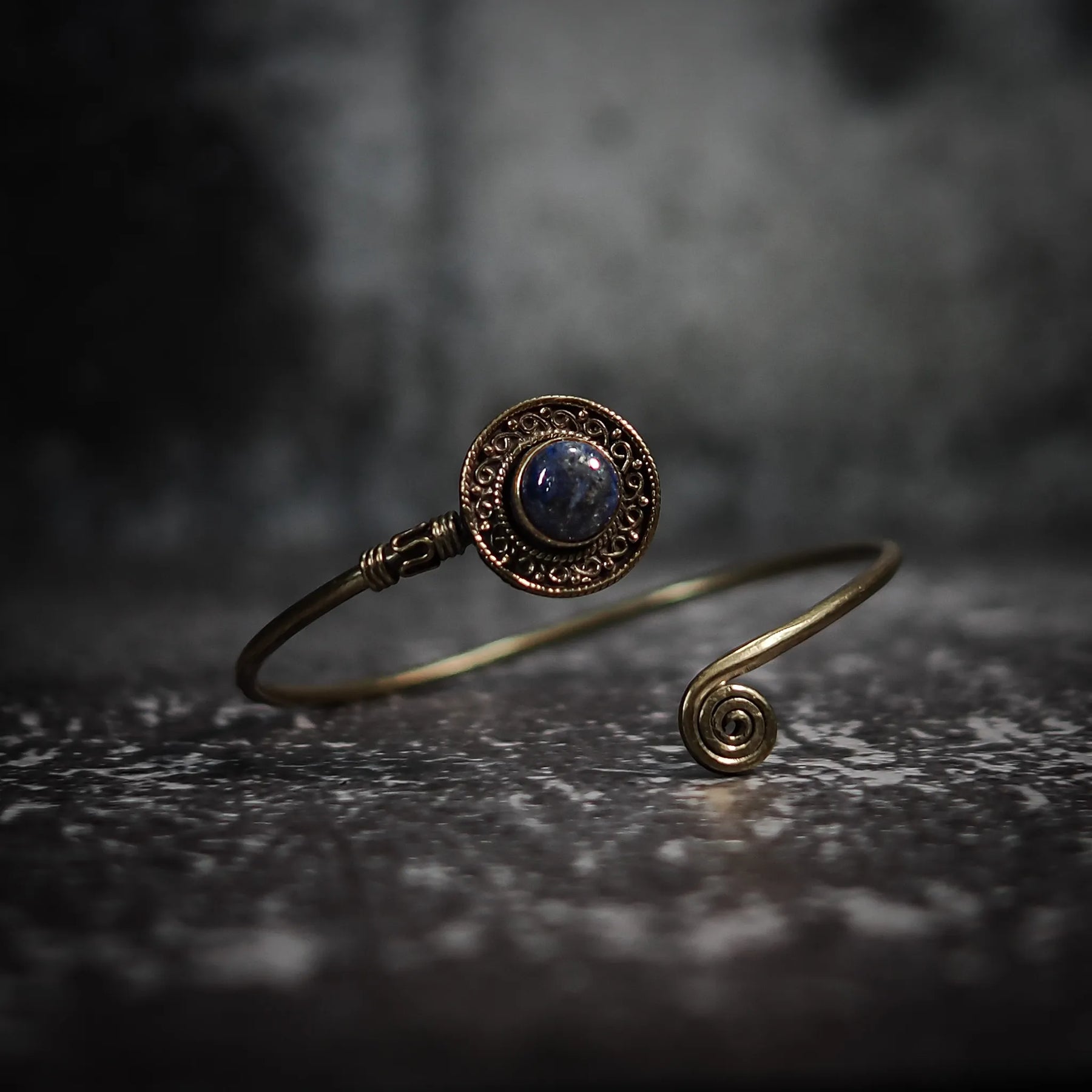 Bracelet Shield, with semi-precious stone