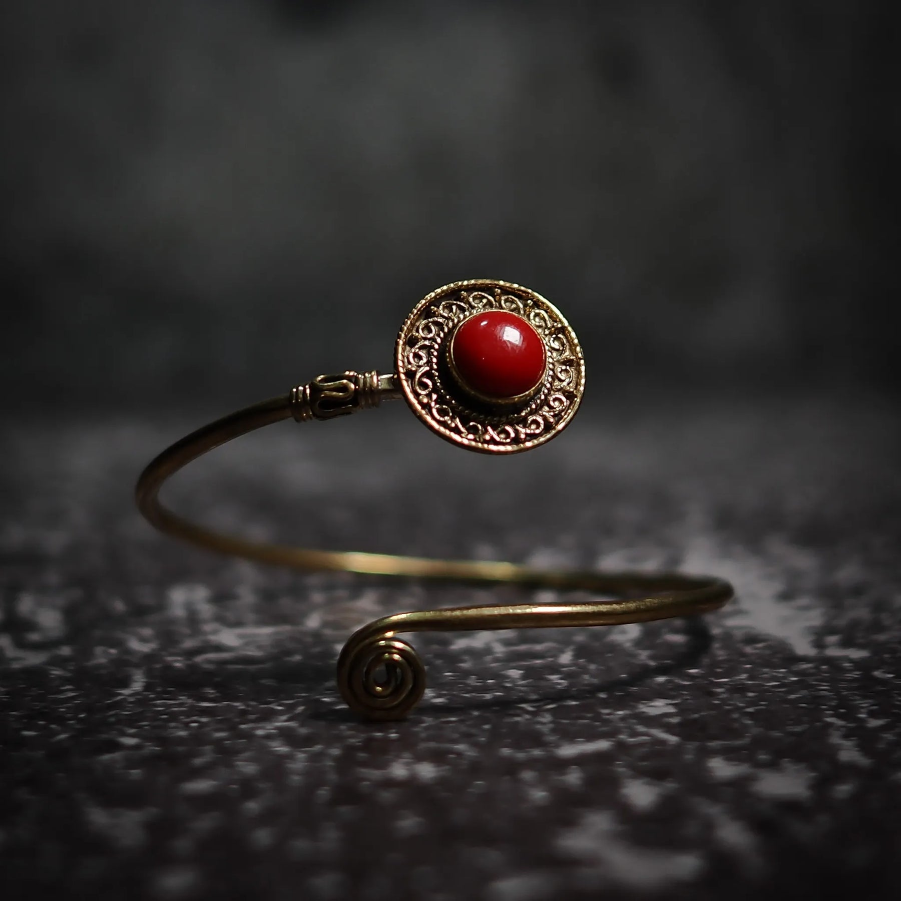 Bracelet Shield, with semi-precious stone