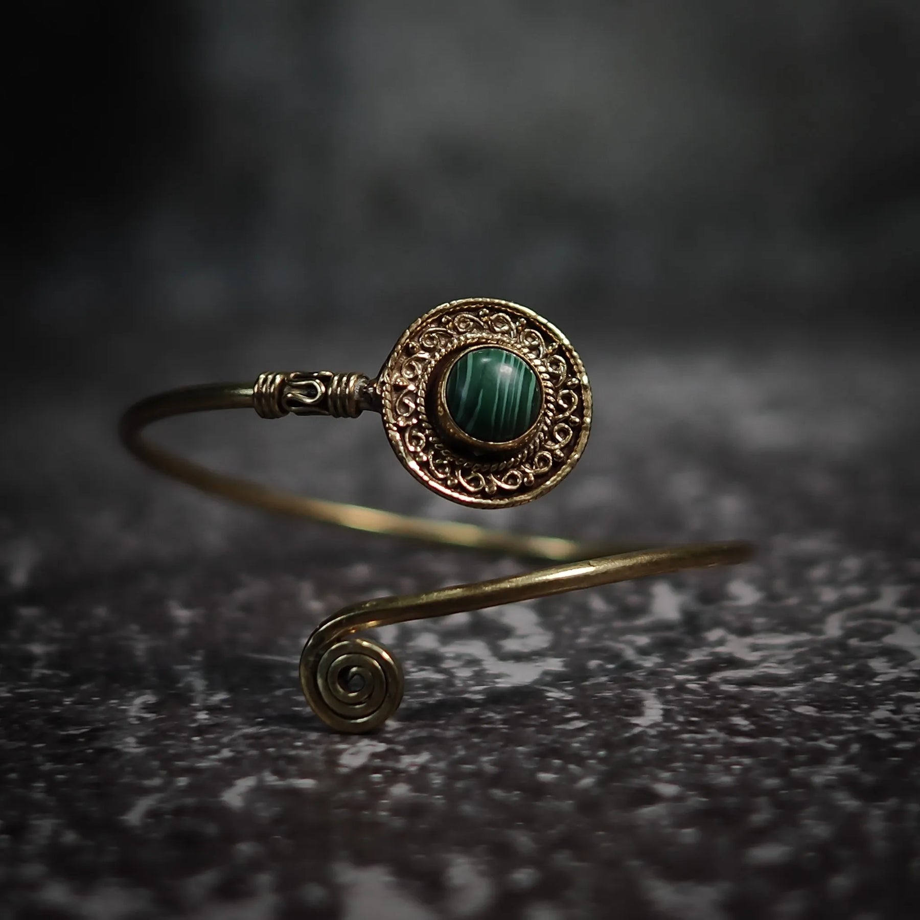 Bracelet Shield, with semi-precious stone