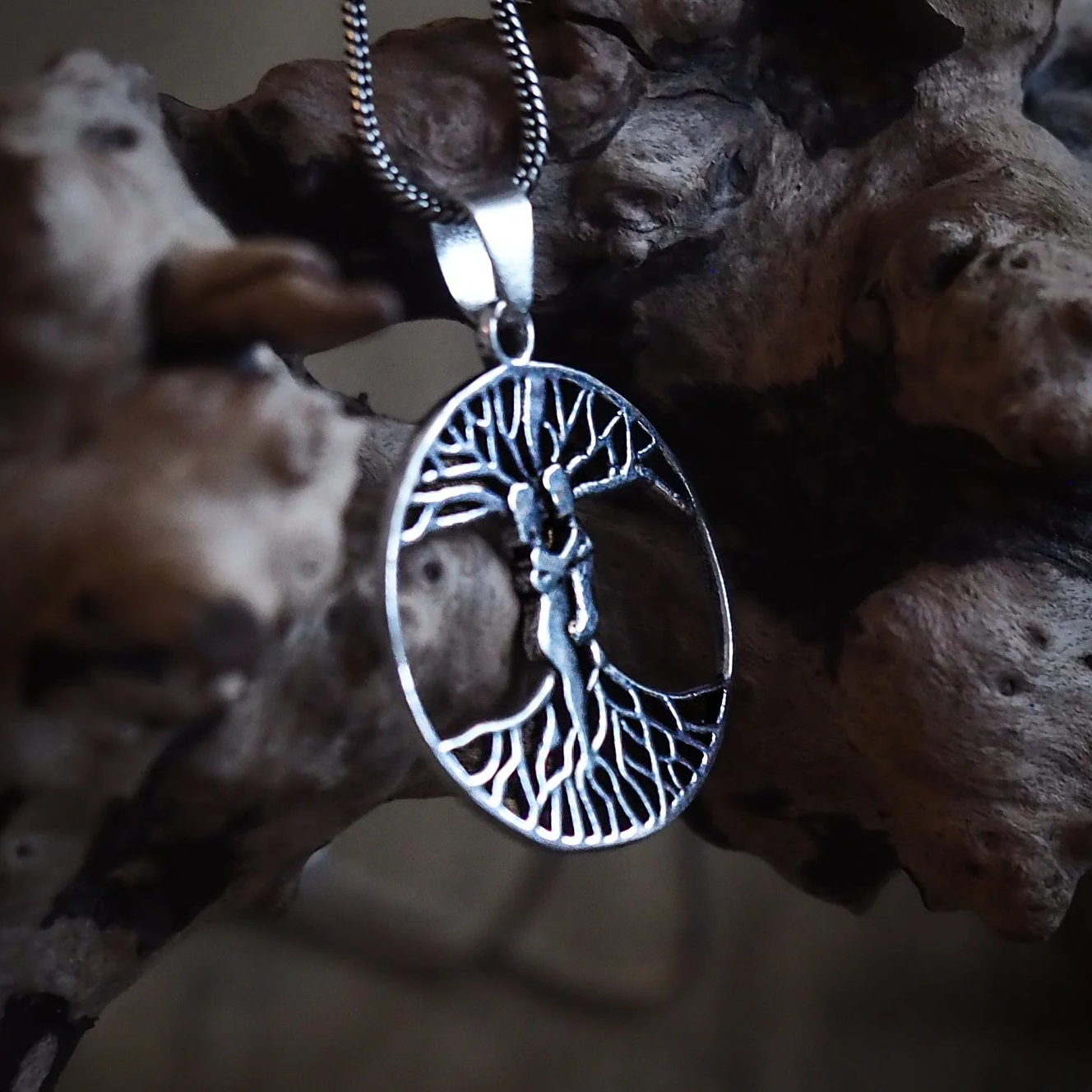 Amulet, Ask and Embla from the tree of life, large.