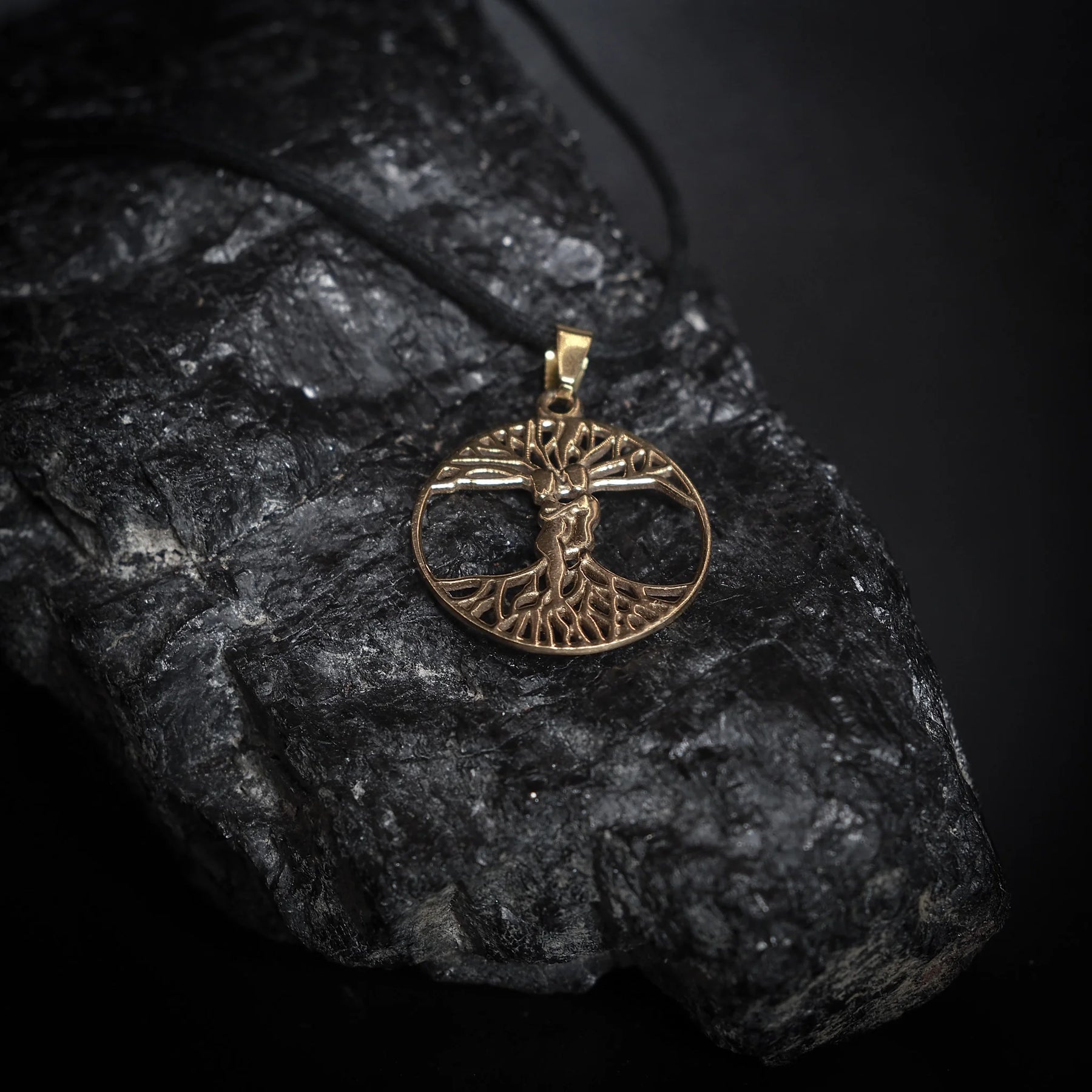 Amulet, Ask and Embla from the tree of life, large.
