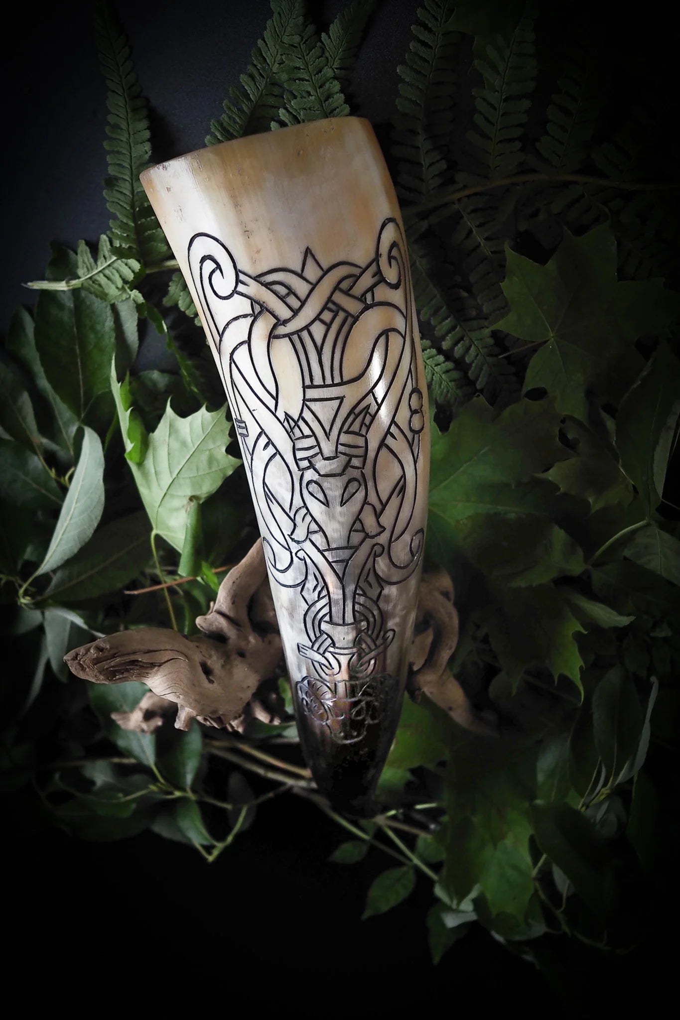 Engraved horn, Ram