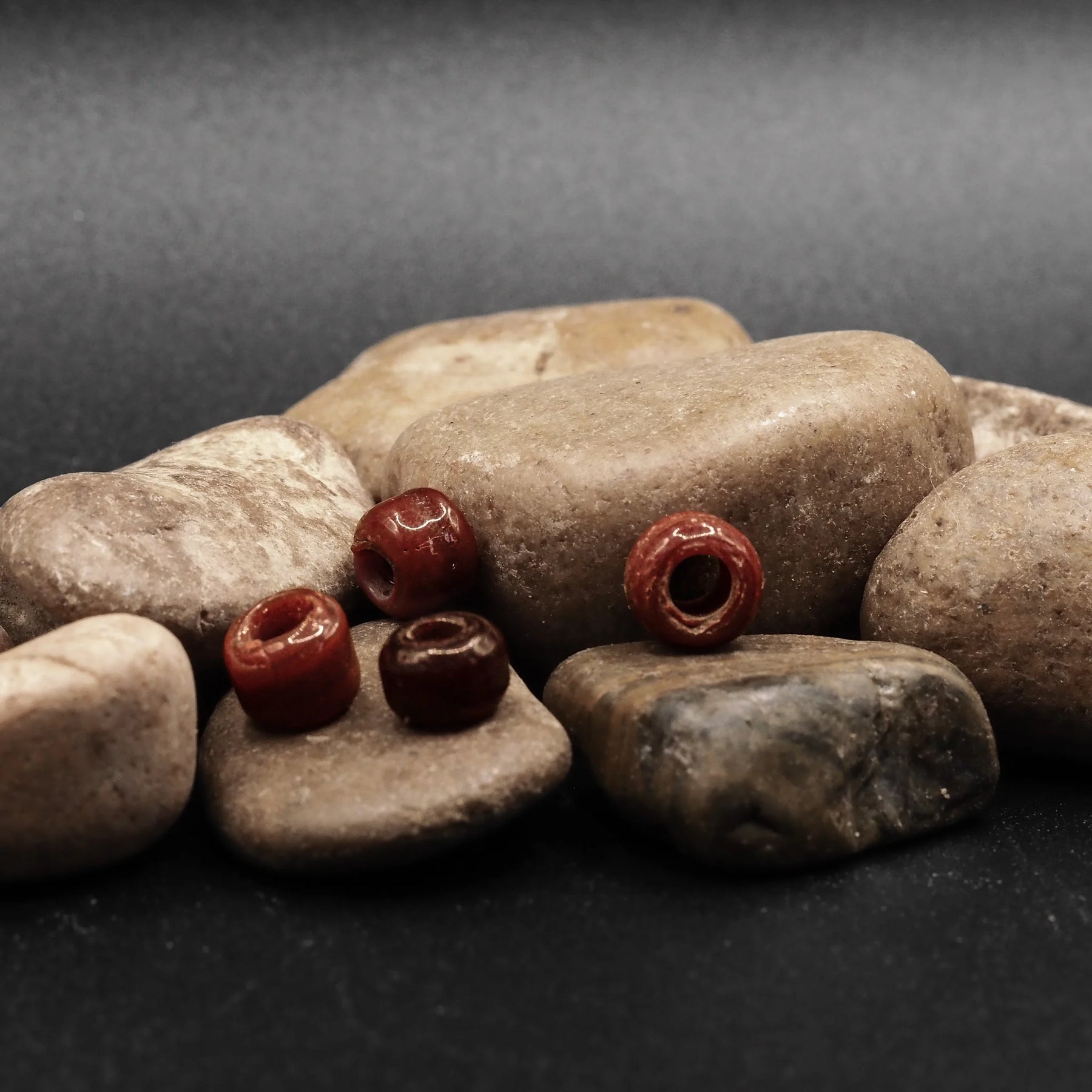Rust-red glass bead