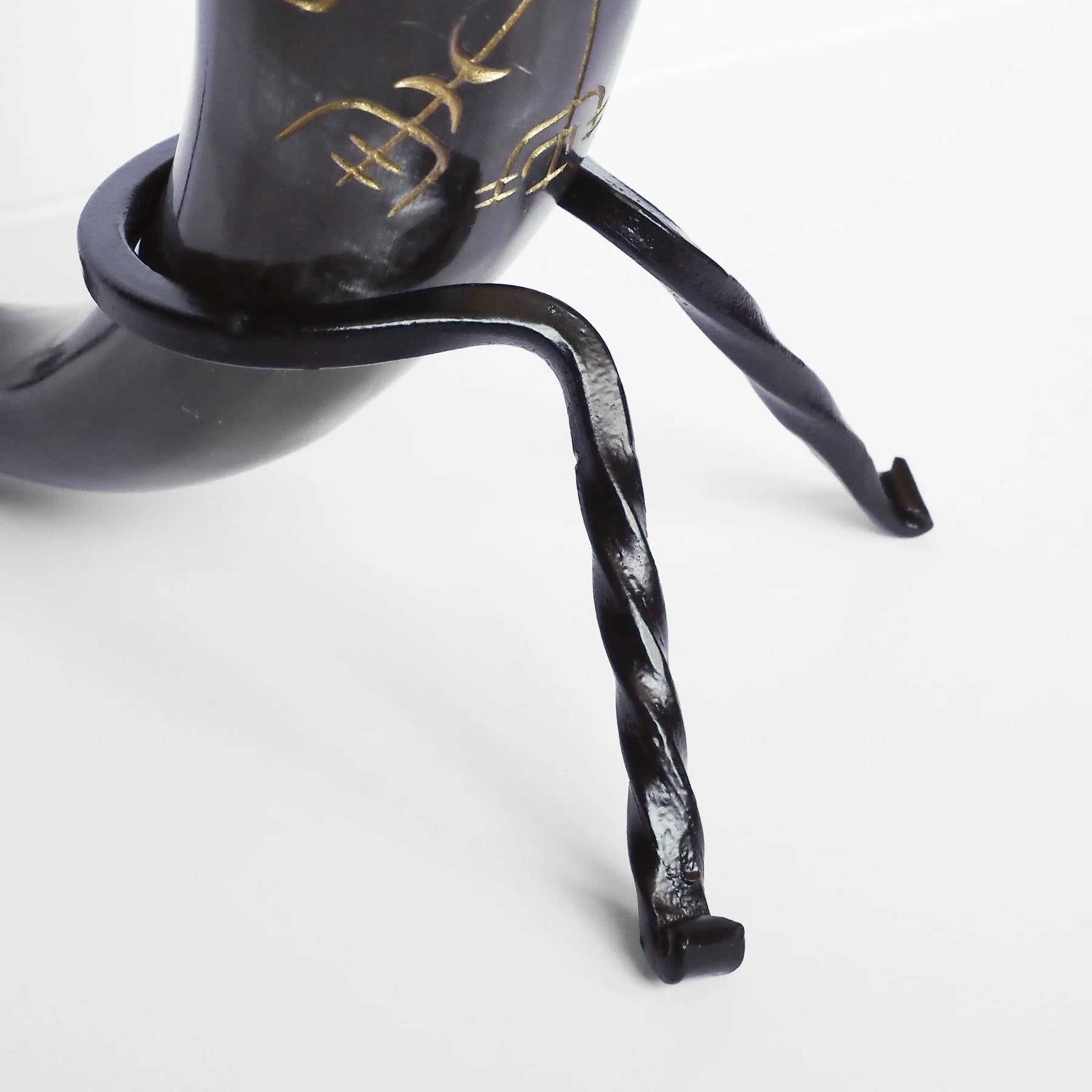 Drinking horn with raven and engraving. about 250 ml
