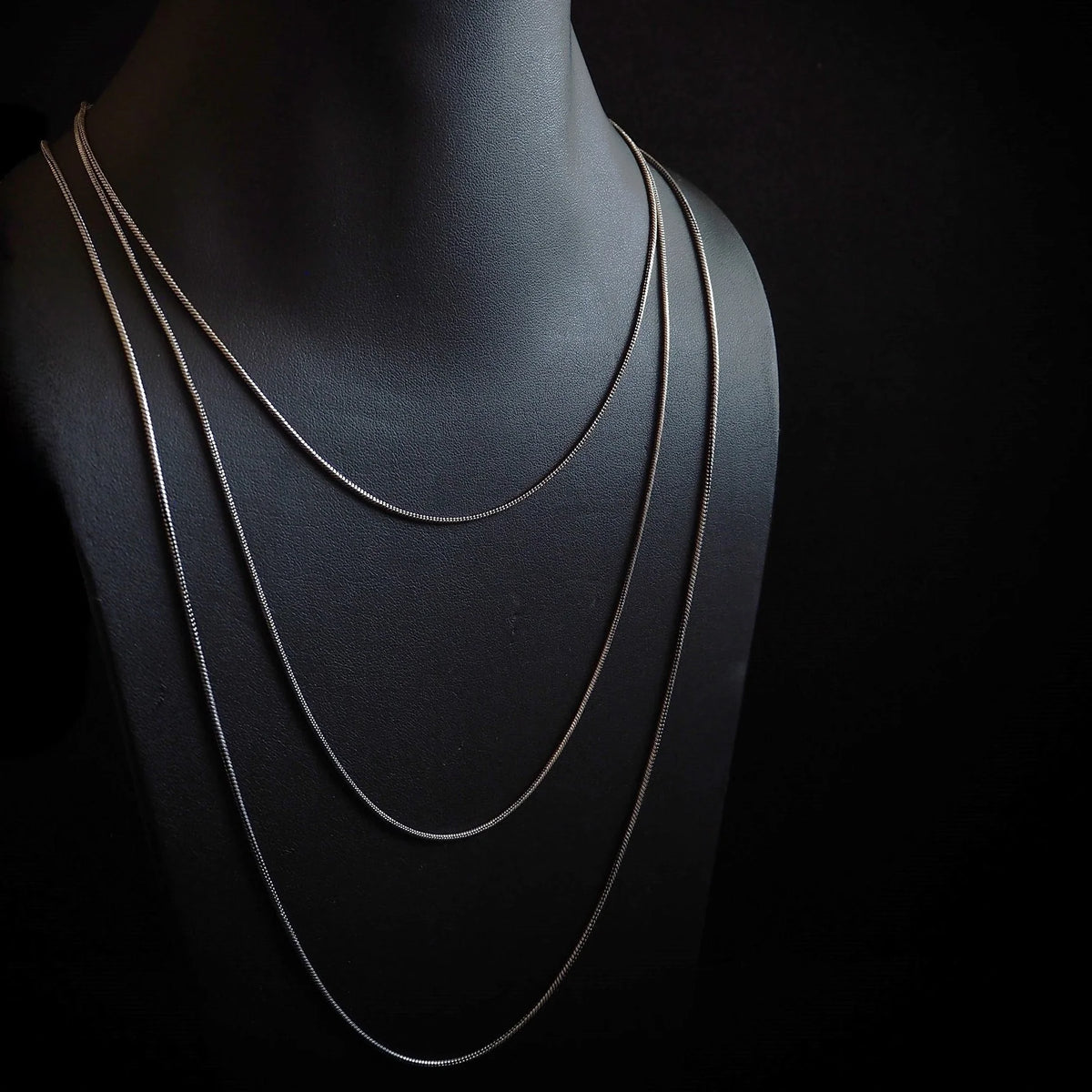 Chain, silver-plated in 3 lengths.