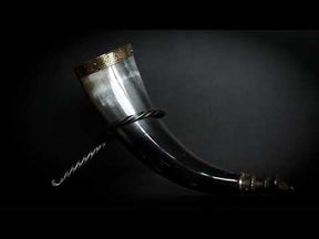 Drinking horn Berserk with stand