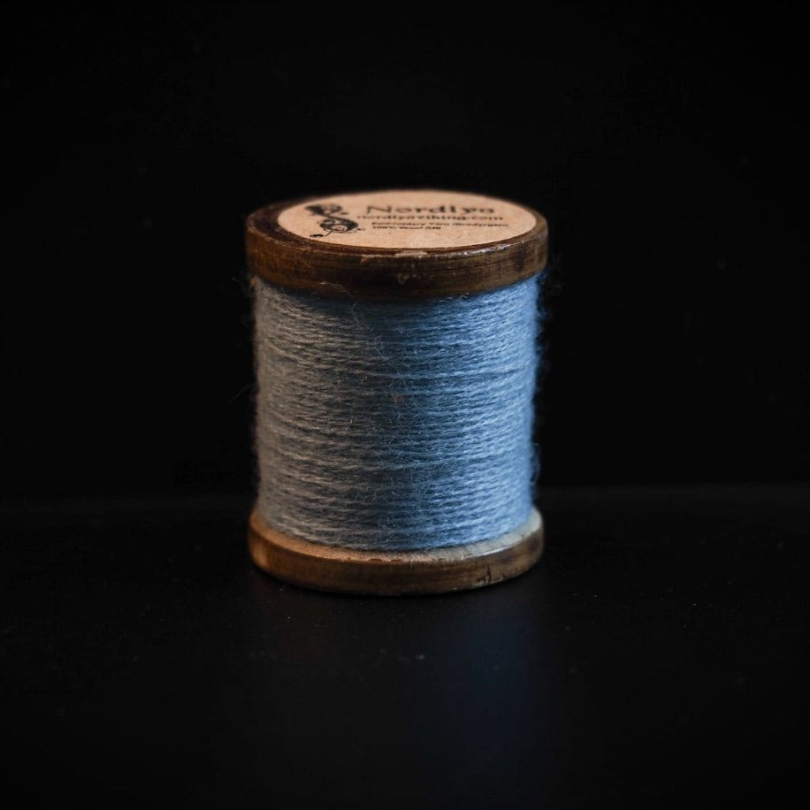 Ljusblå brodyrtråd 100% ull