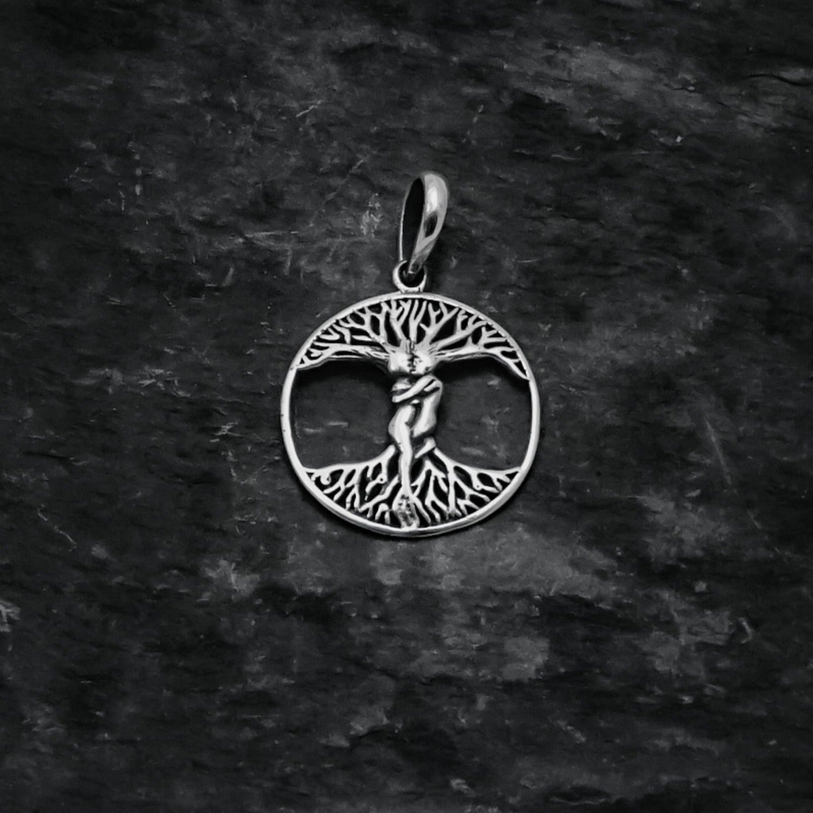 Amulet, Ask and Embla from the tree of life, large.