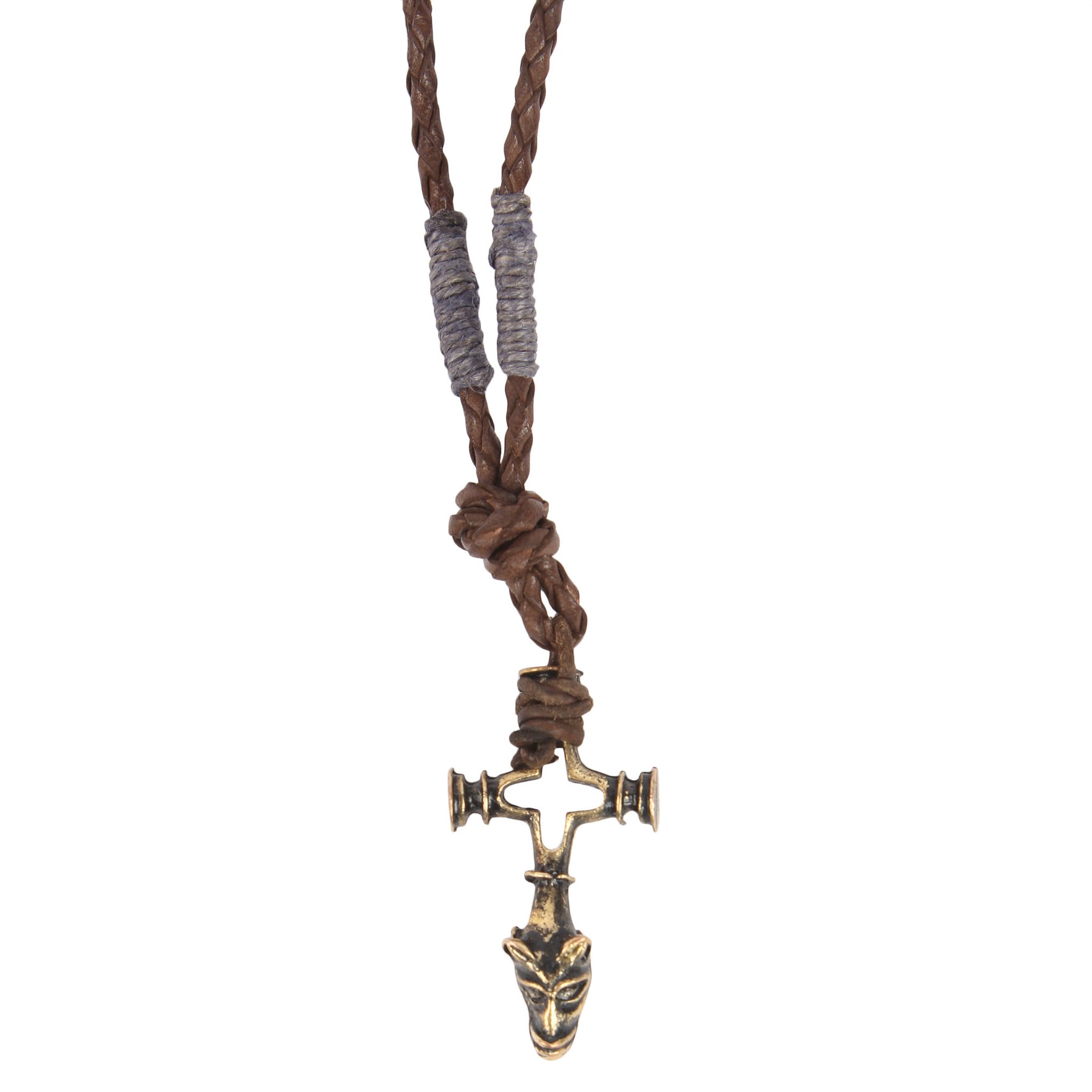 Halskjede Vargkors – helbilde med flettet lærsnor og justerbar knute
