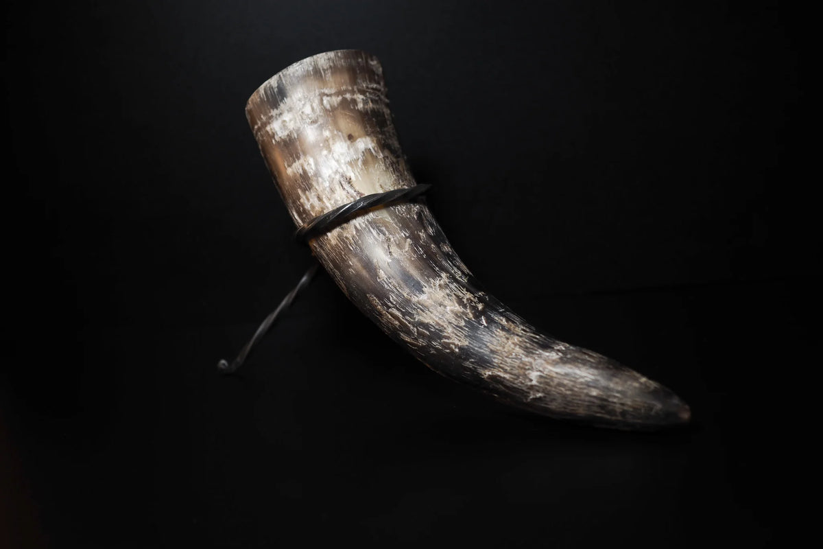 Drinking horn with forged stand, 350 ml