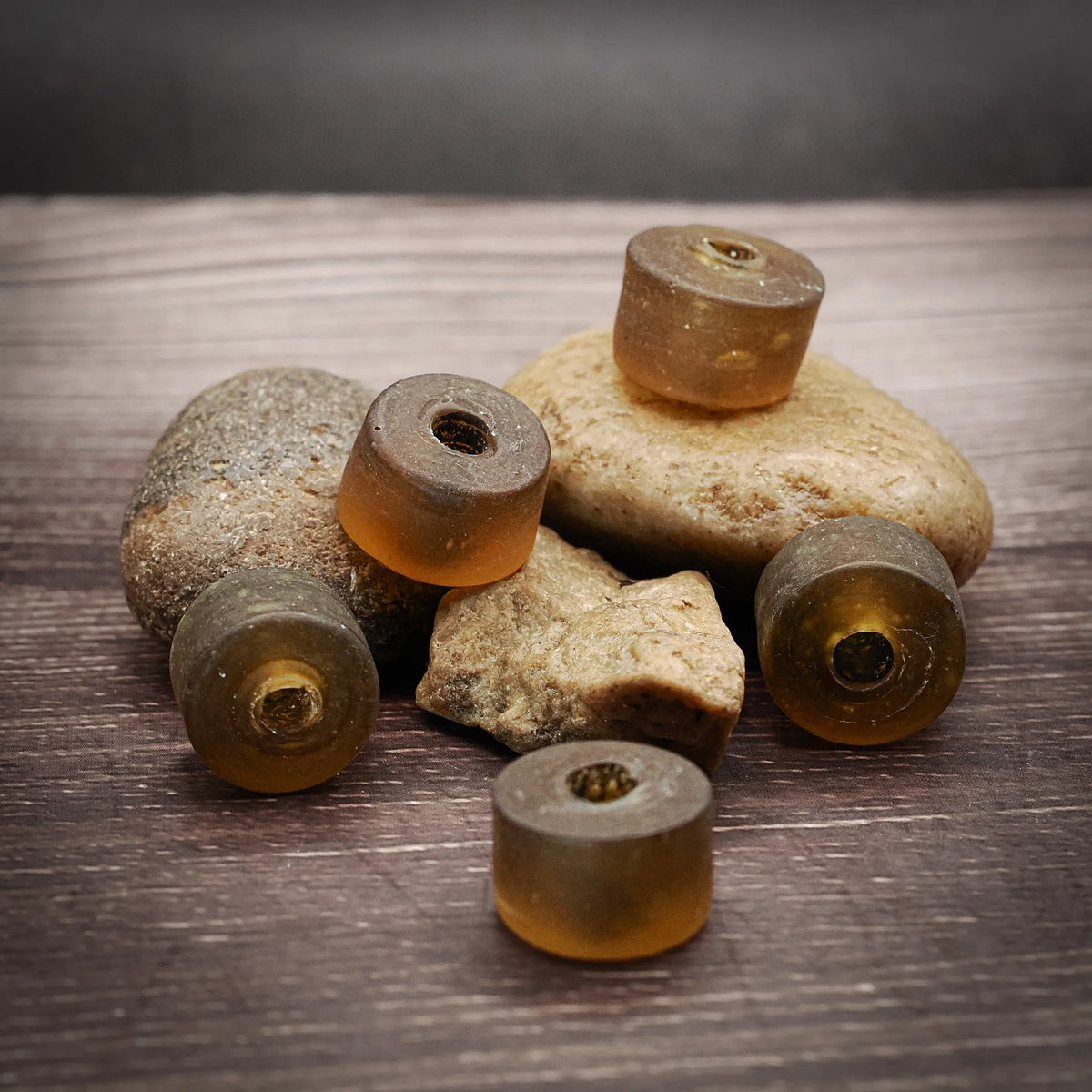 Blästrad, cylinerformad glaspärla