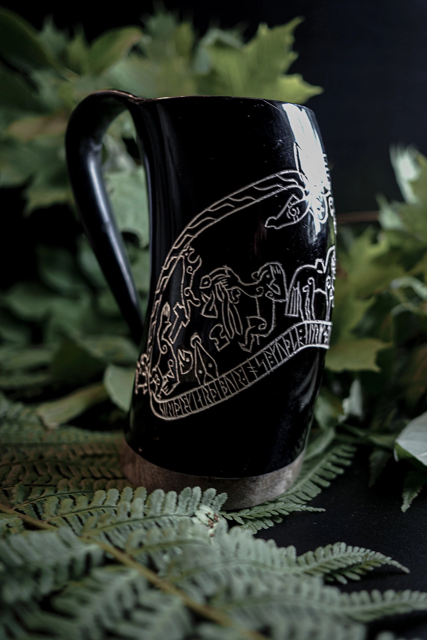 Engraved mug, Sigurd's saga