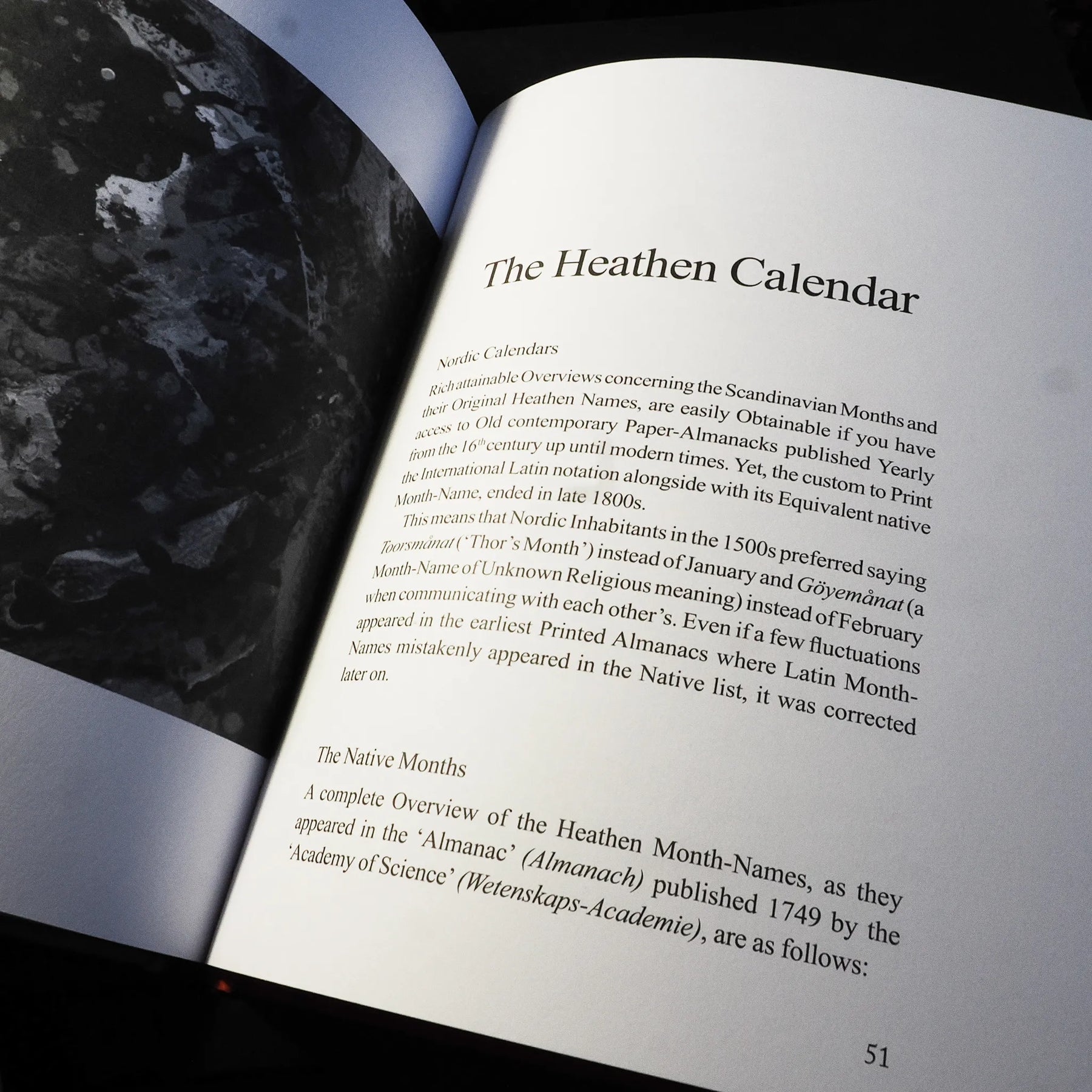 Uppslag ur Nordic Trolldom med kapitlet The Heathen Calendar om nordiska månadsnamn