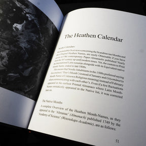 Uppslag ur Nordic Trolldom med kapitlet The Heathen Calendar om nordiska månadsnamn