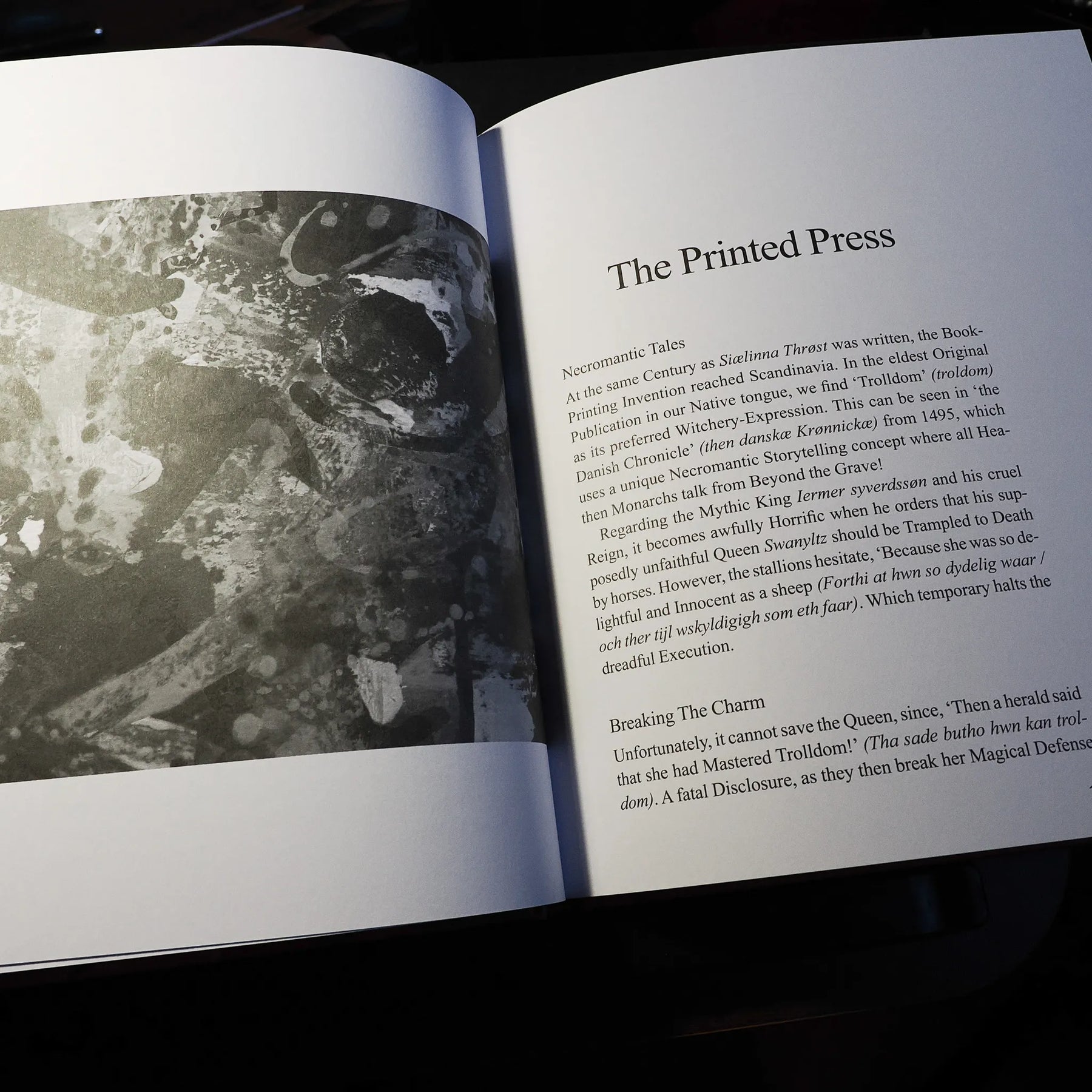 Uppslag ur Nordic Trolldom med kapitlet The Printed Press om nekromantiska berättelser