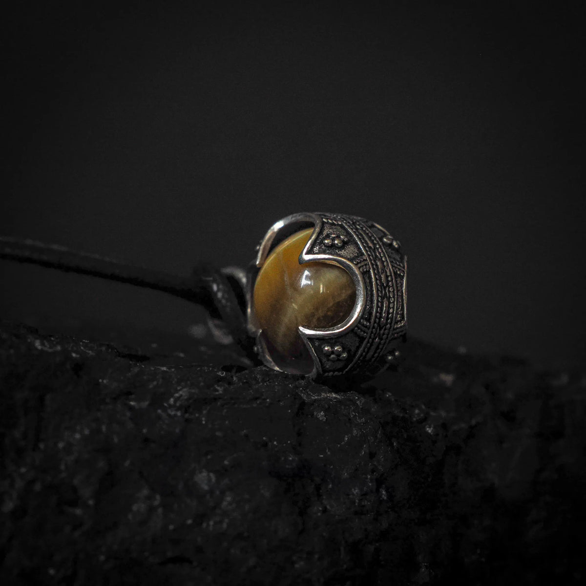 Gotland prism, Tiger's eye