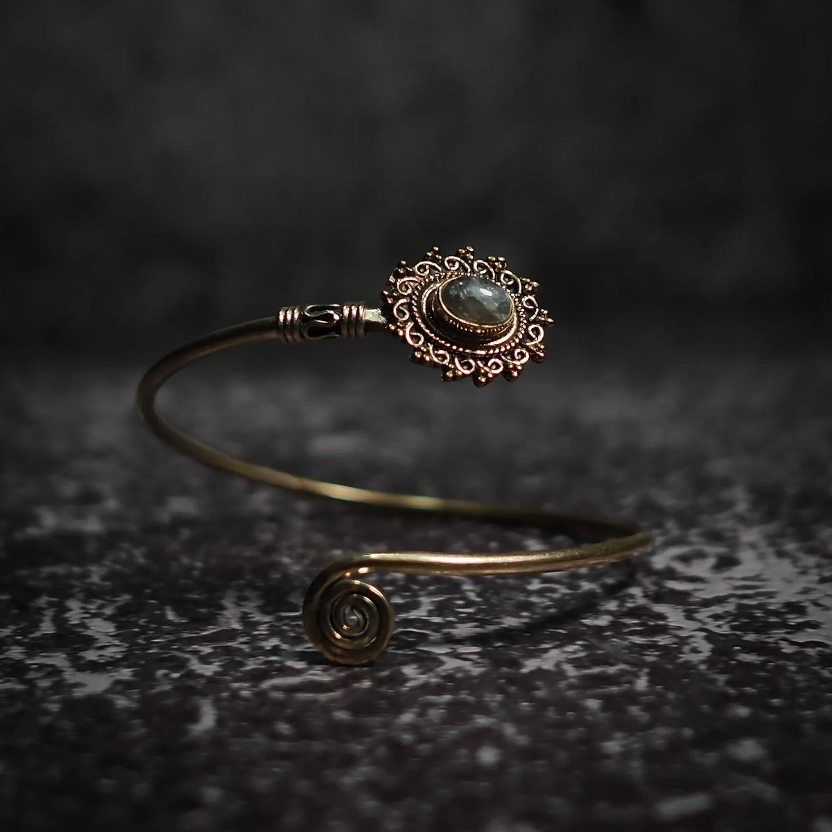 Armband Oval, med halvädelsten