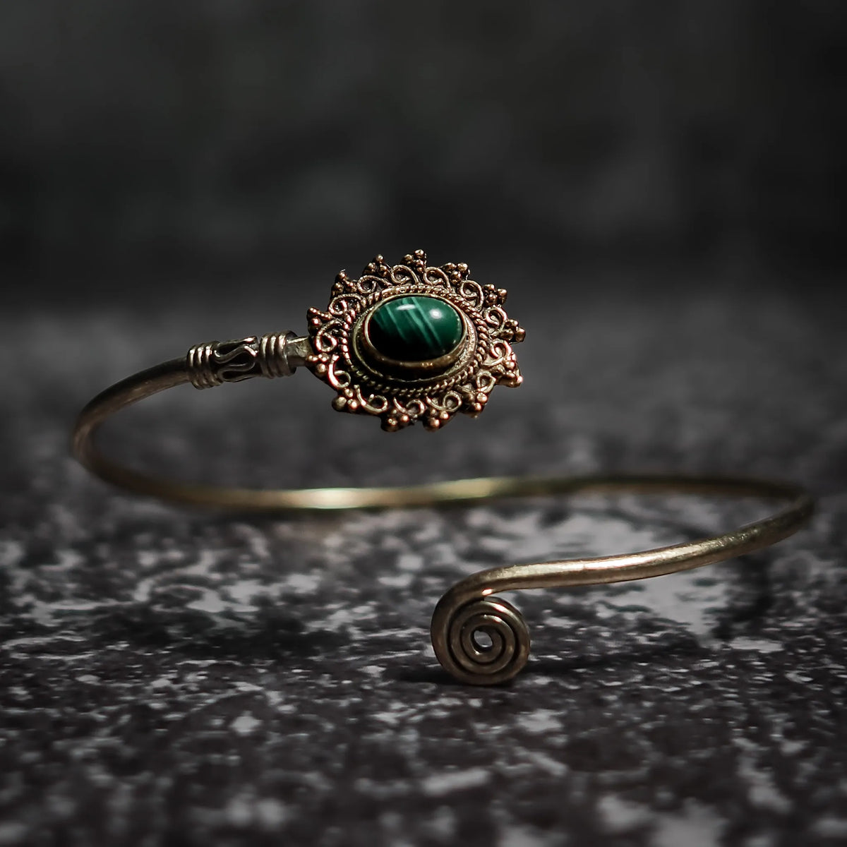 Armband Oval, med halvädelsten