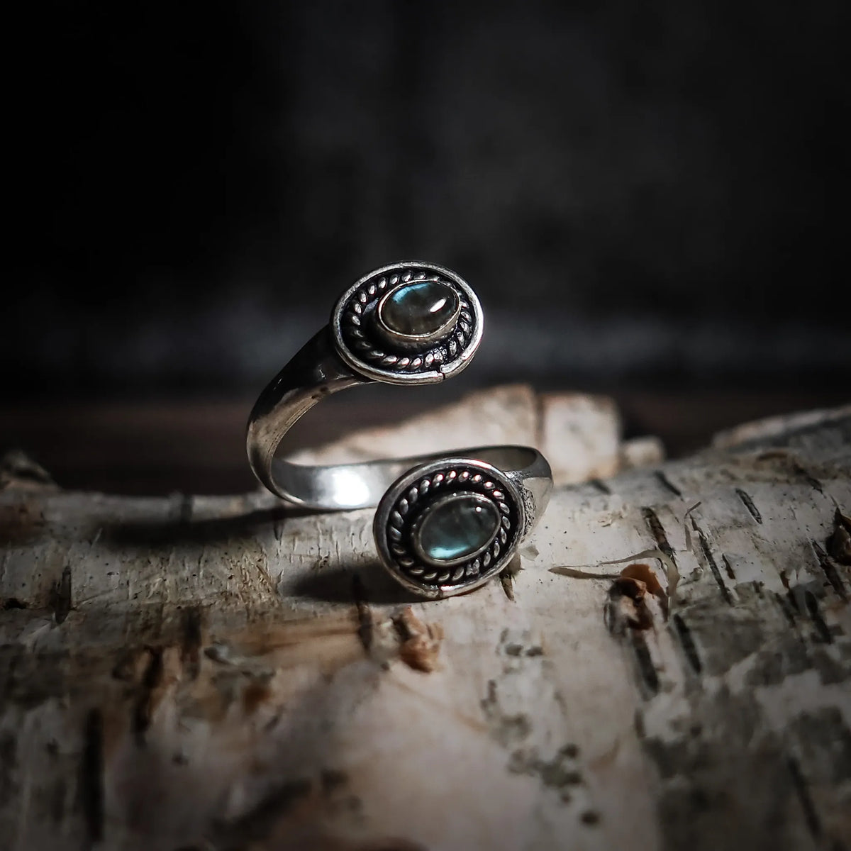 Spiral ring with semiprecious stone