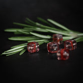 Kubisk rosa glaspärla