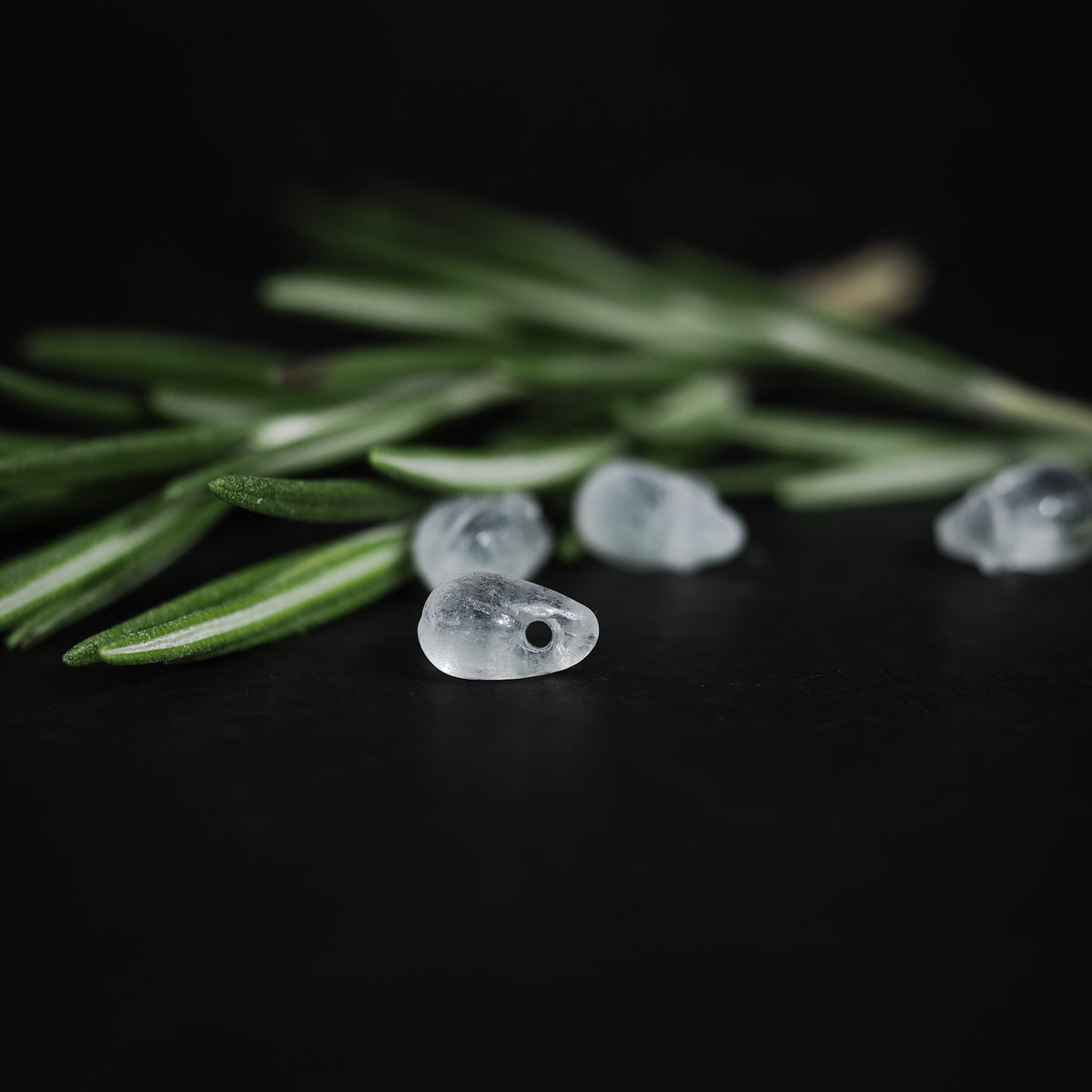 Droppformad glaspärla