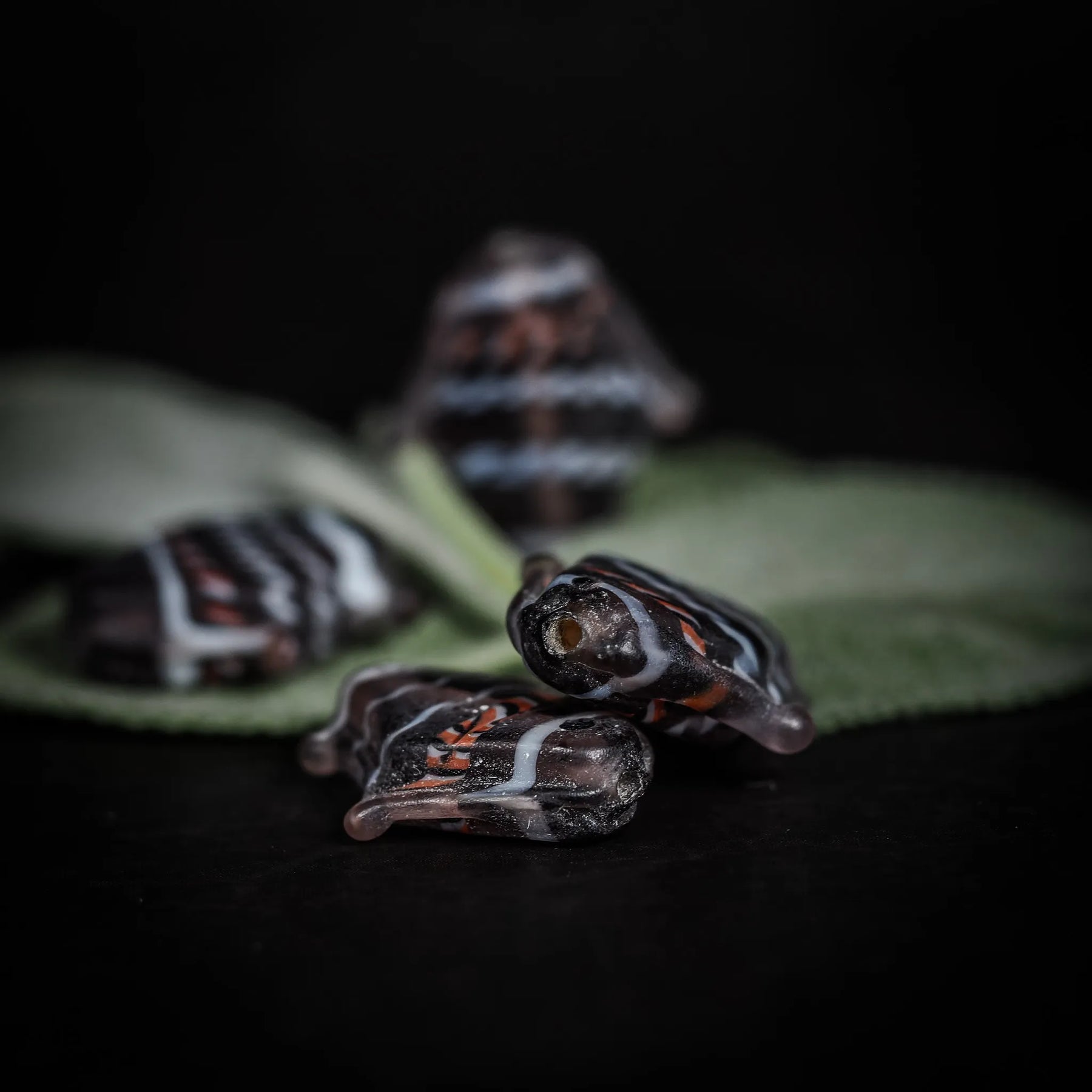 Handgjord, glaspärla i form av en fisk