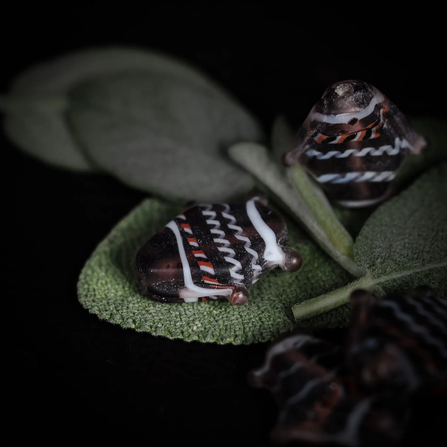 Handgjord, glaspärla i form av en fisk