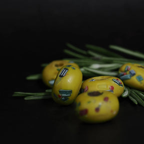 Gul glaspärla med färgglatt