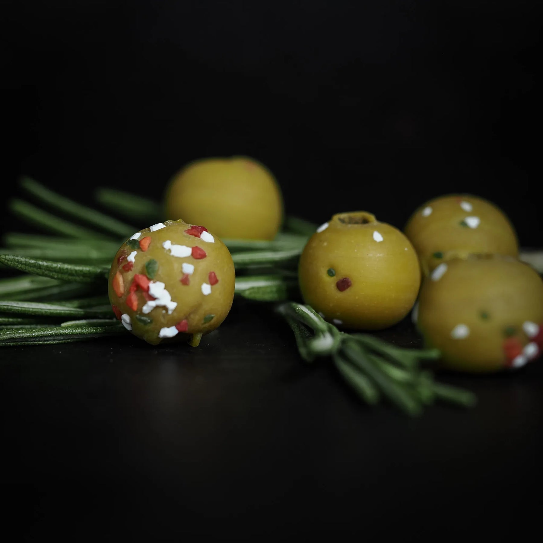 Yellow round glass bead with pattern, 07700043