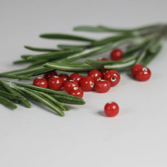 Handgjord, liten röd glaspärla